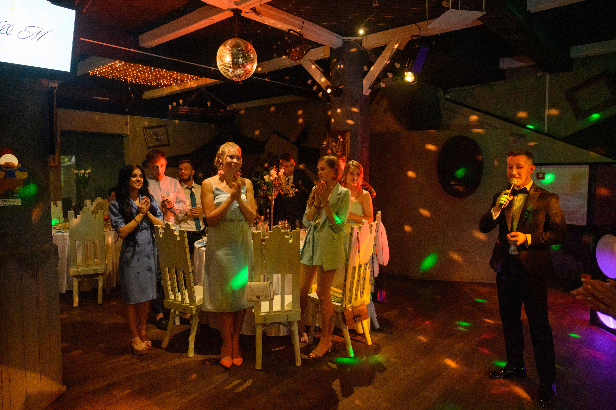 Прогулка в поле, свадьба в поле, прогулка лошади. Семейный и контент фотограф в Москве Alira