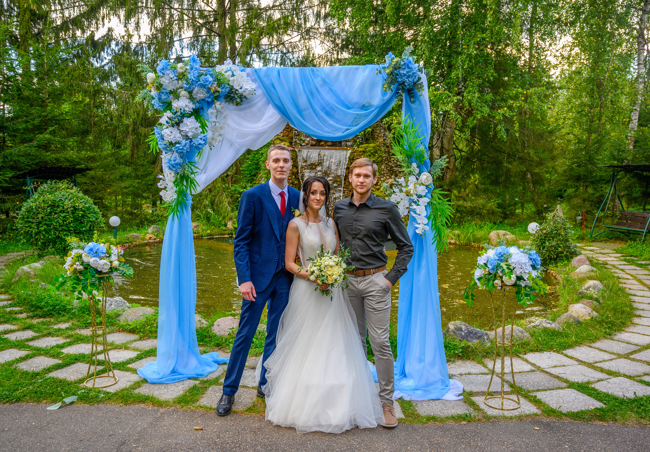 Прогулка в поле, свадьба в поле, прогулка лошади. Семейный и контент фотограф в Москве Alira