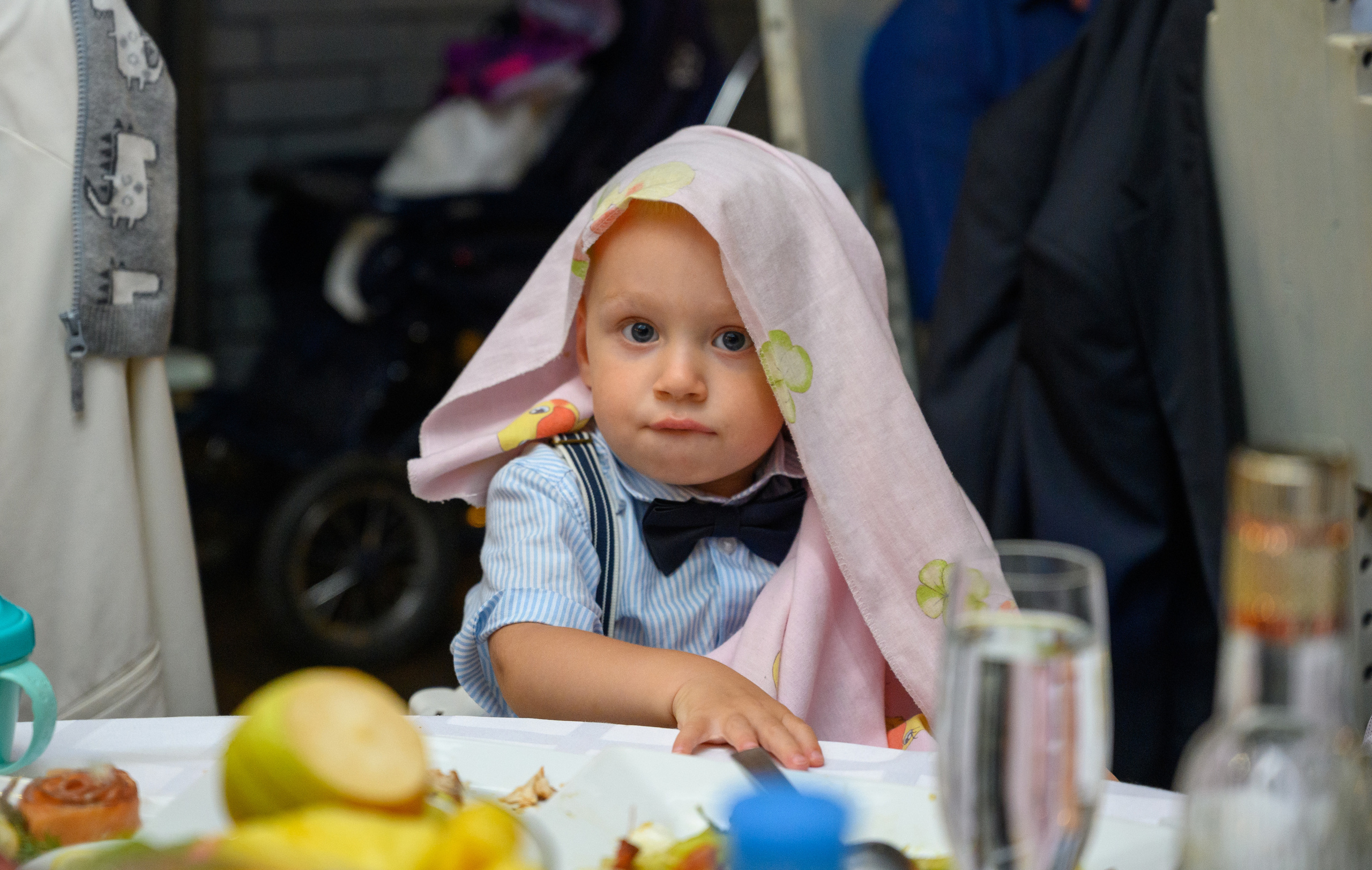 Прогулка в поле, свадьба в поле, прогулка лошади. Семейный и контент фотограф в Москве Alira