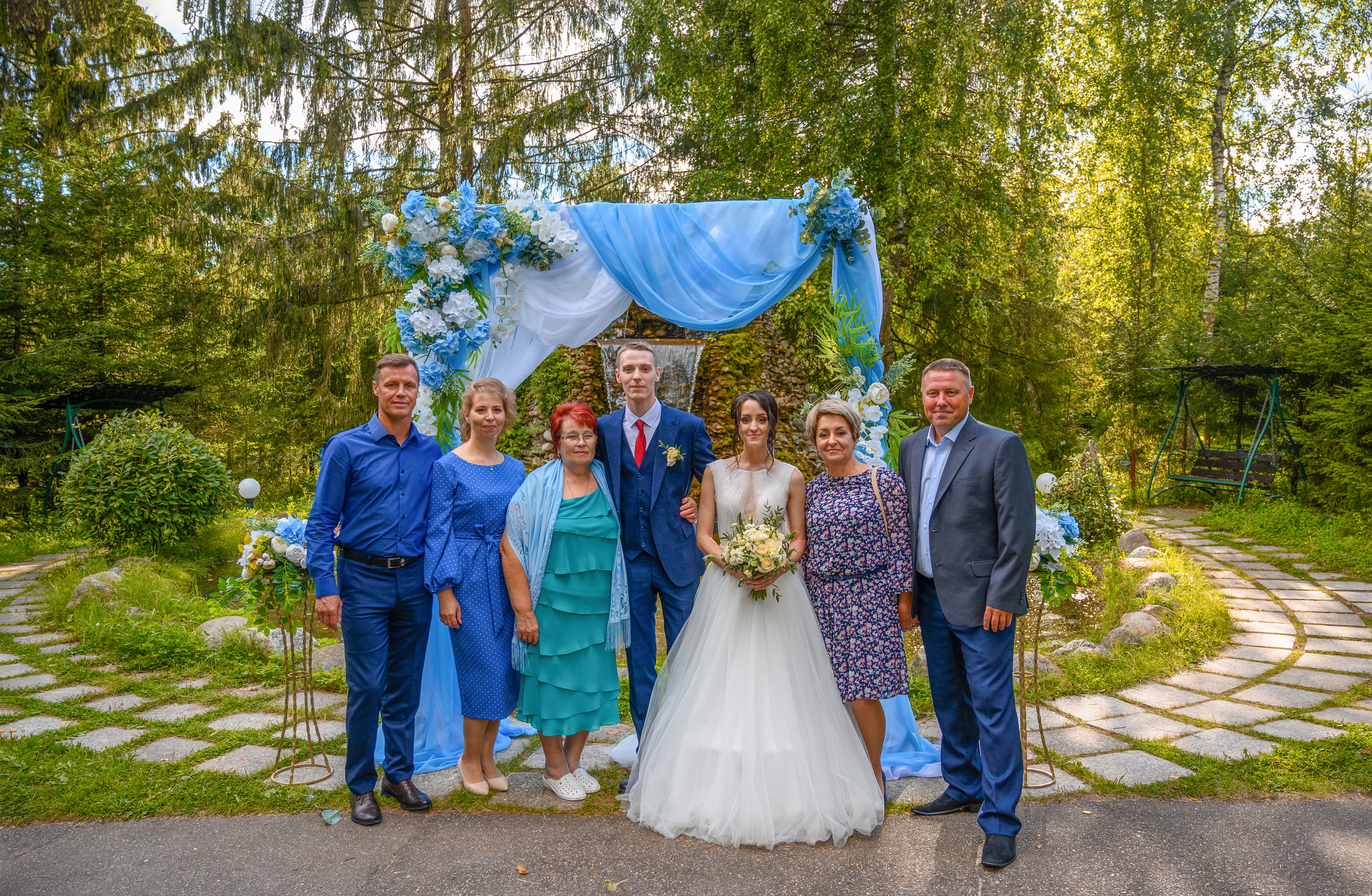 Прогулка в поле, свадьба в поле, прогулка лошади. Семейный и контент фотограф в Москве Alira
