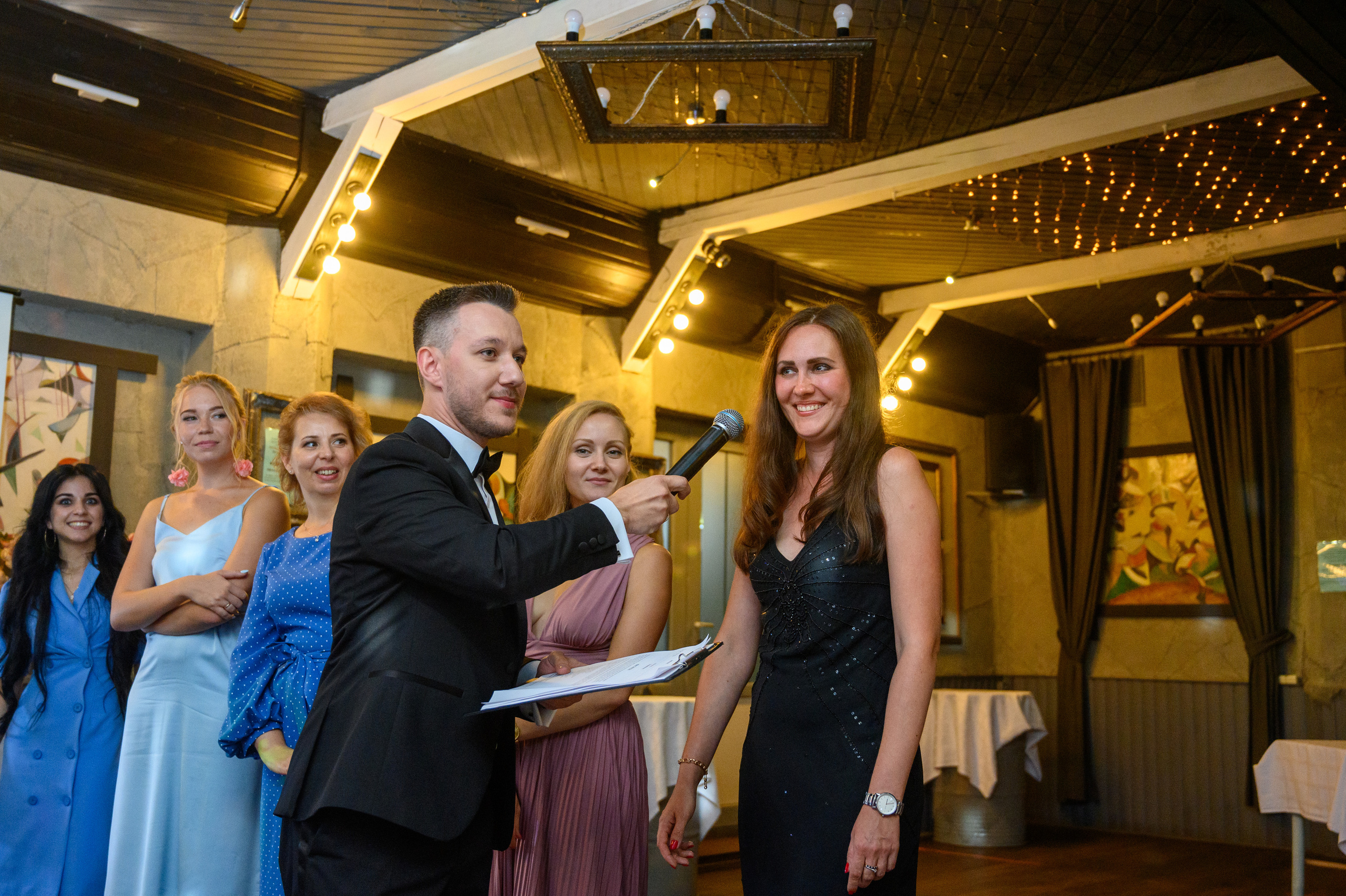 Прогулка в поле, свадьба в поле, прогулка лошади. Семейный и контент фотограф в Москве Alira