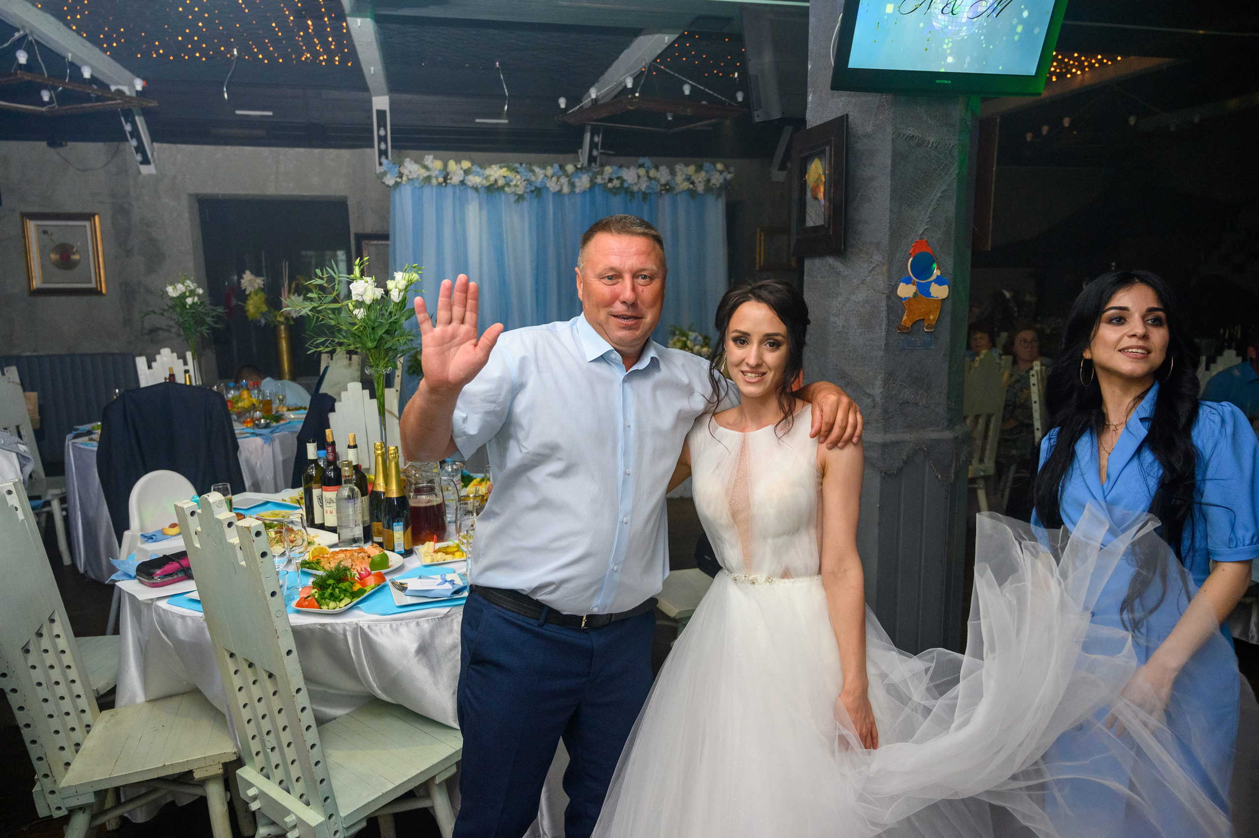 Прогулка в поле, свадьба в поле, прогулка лошади. Семейный и контент фотограф в Москве Alira