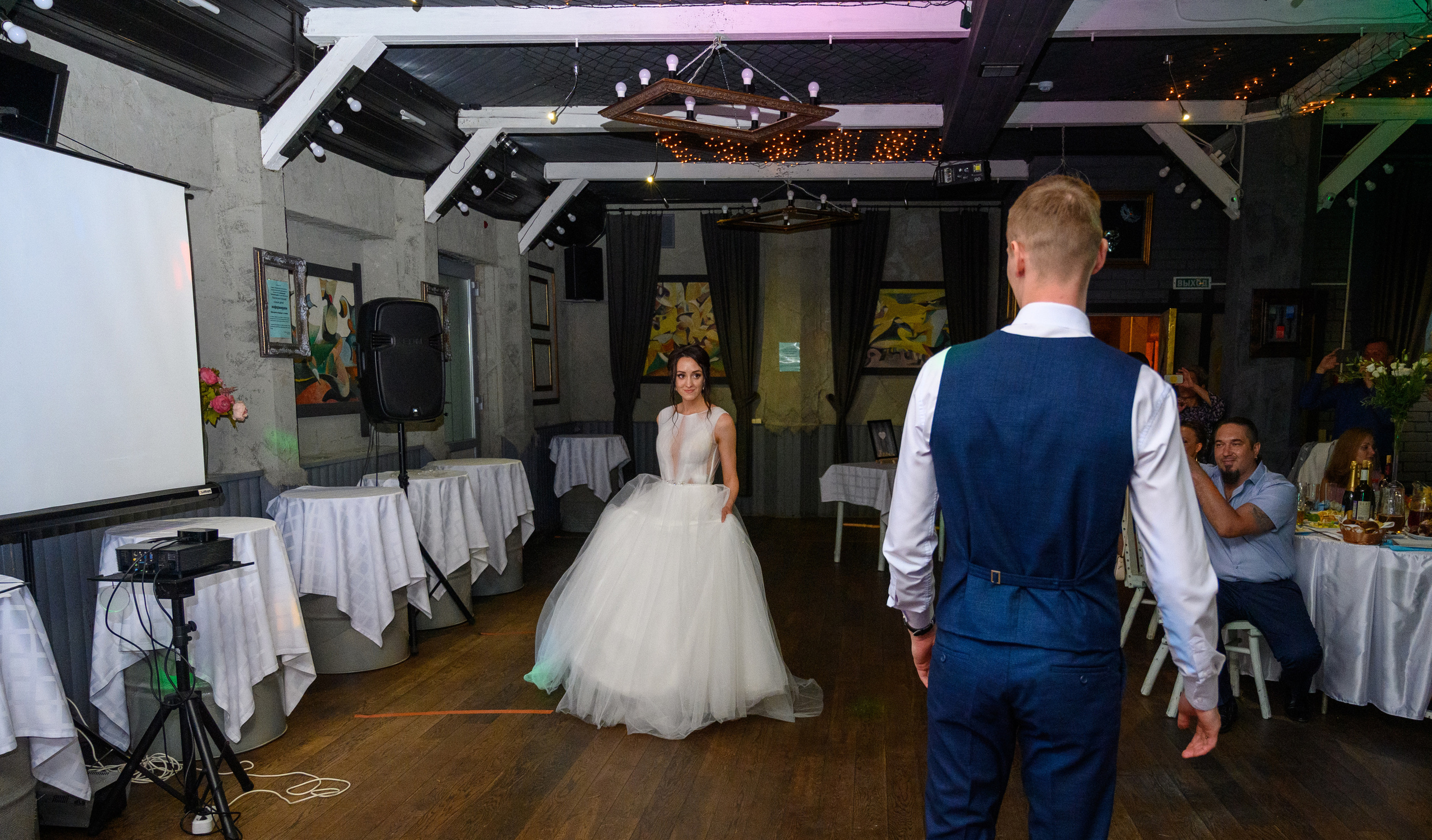 Прогулка в поле, свадьба в поле, прогулка лошади. Семейный и контент фотограф в Москве Alira