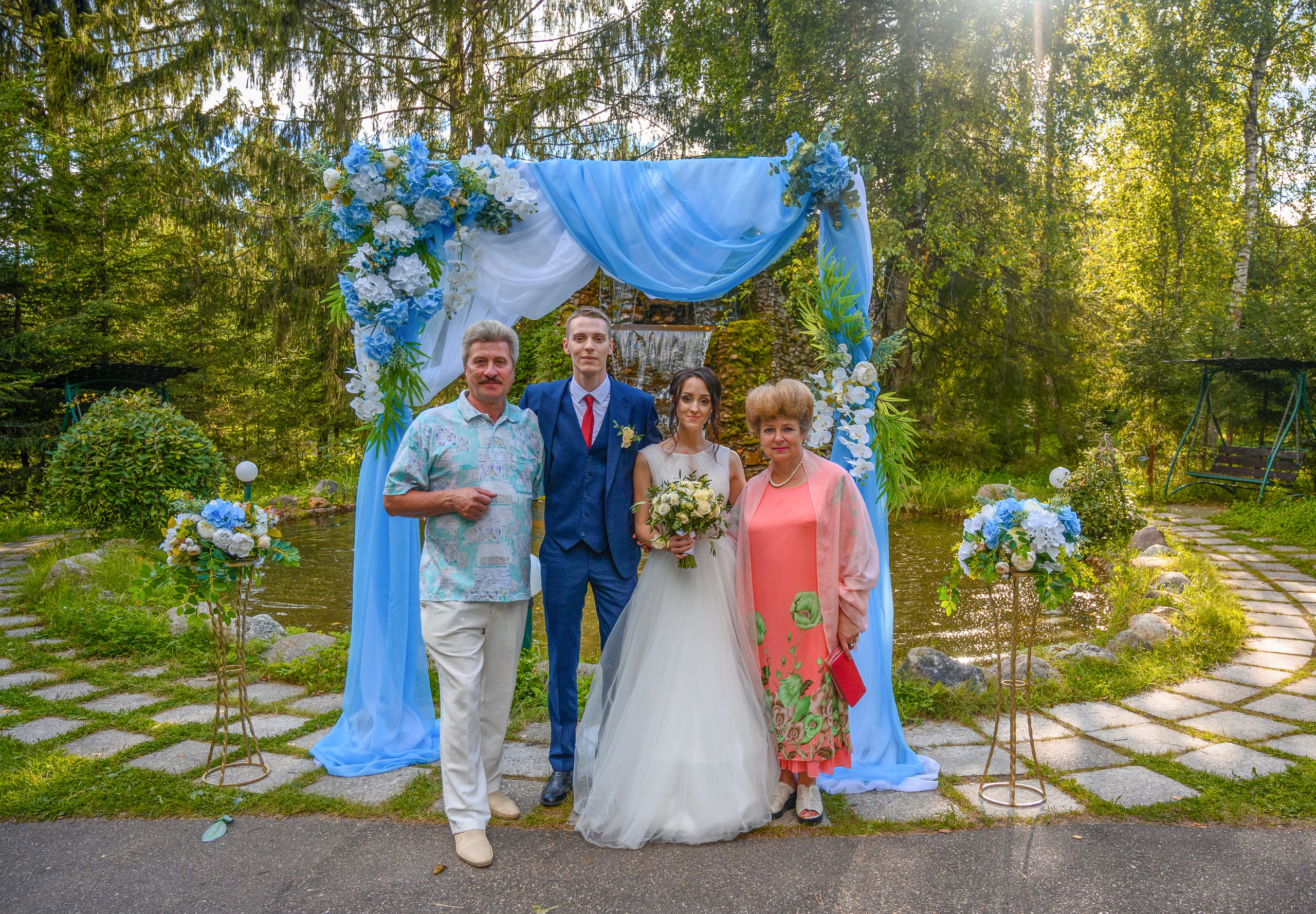 Прогулка в поле, свадьба в поле, прогулка лошади. Семейный и контент фотограф в Москве Alira