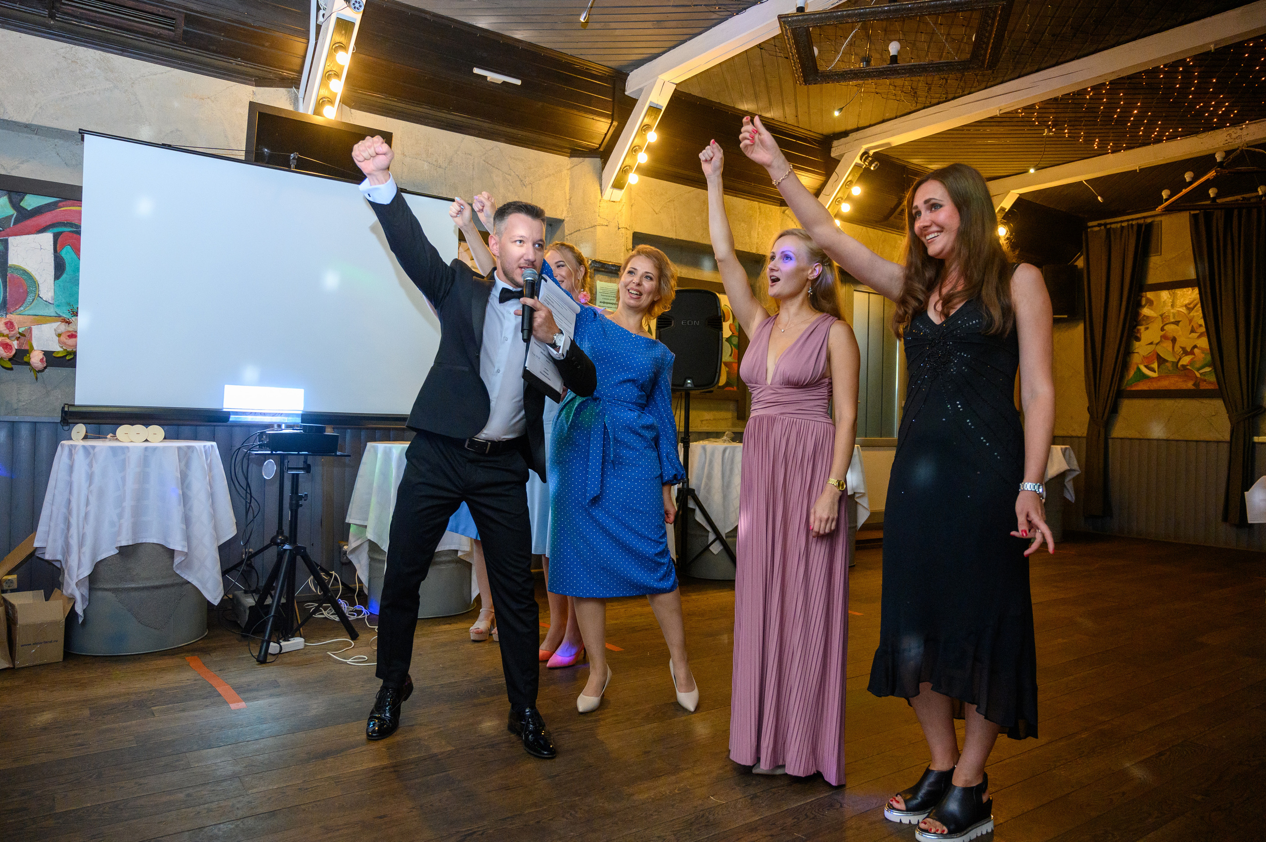 Прогулка в поле, свадьба в поле, прогулка лошади. Семейный и контент фотограф в Москве Alira