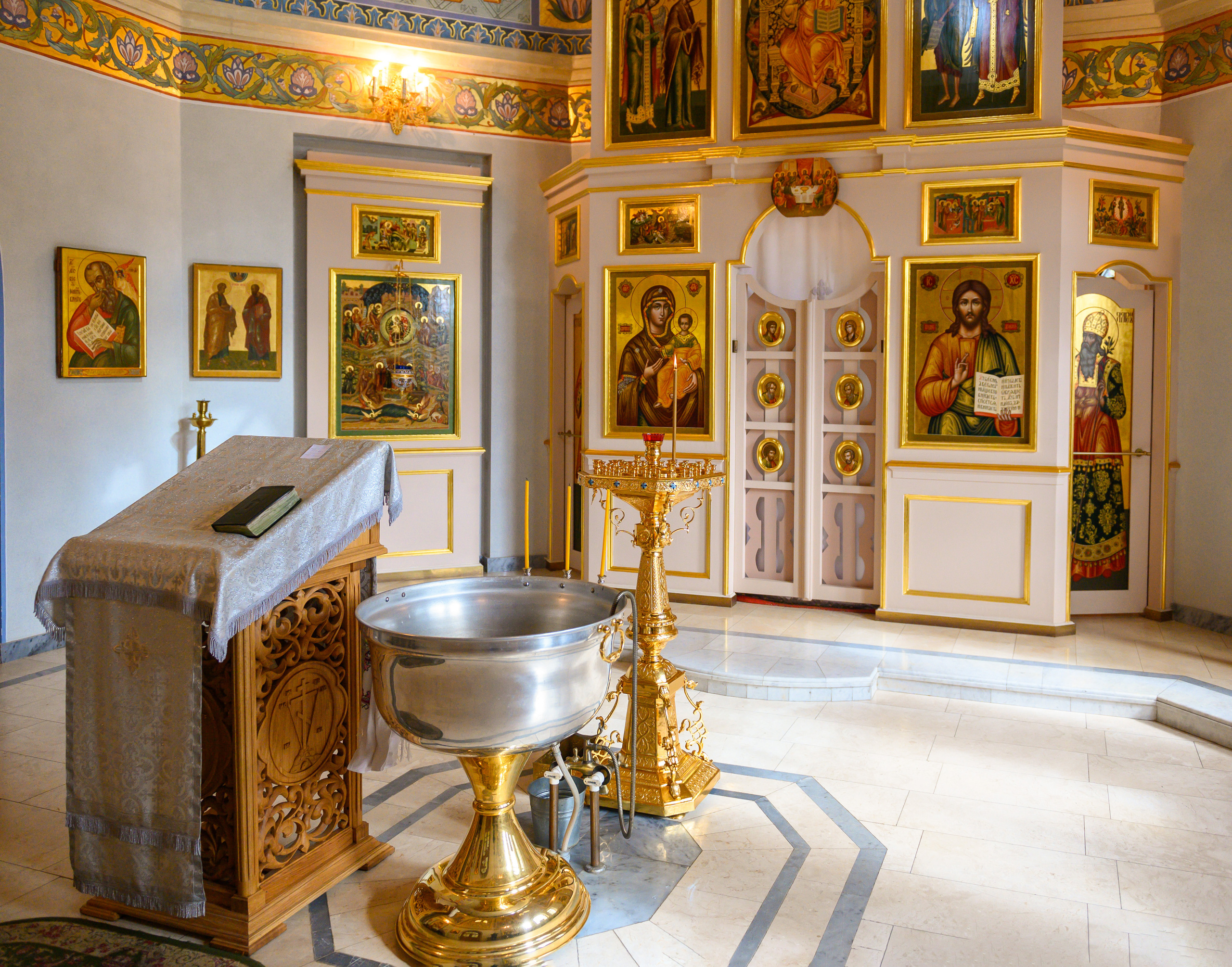 Крещение Варвары. Семейный и контент фотограф в Москве Alira