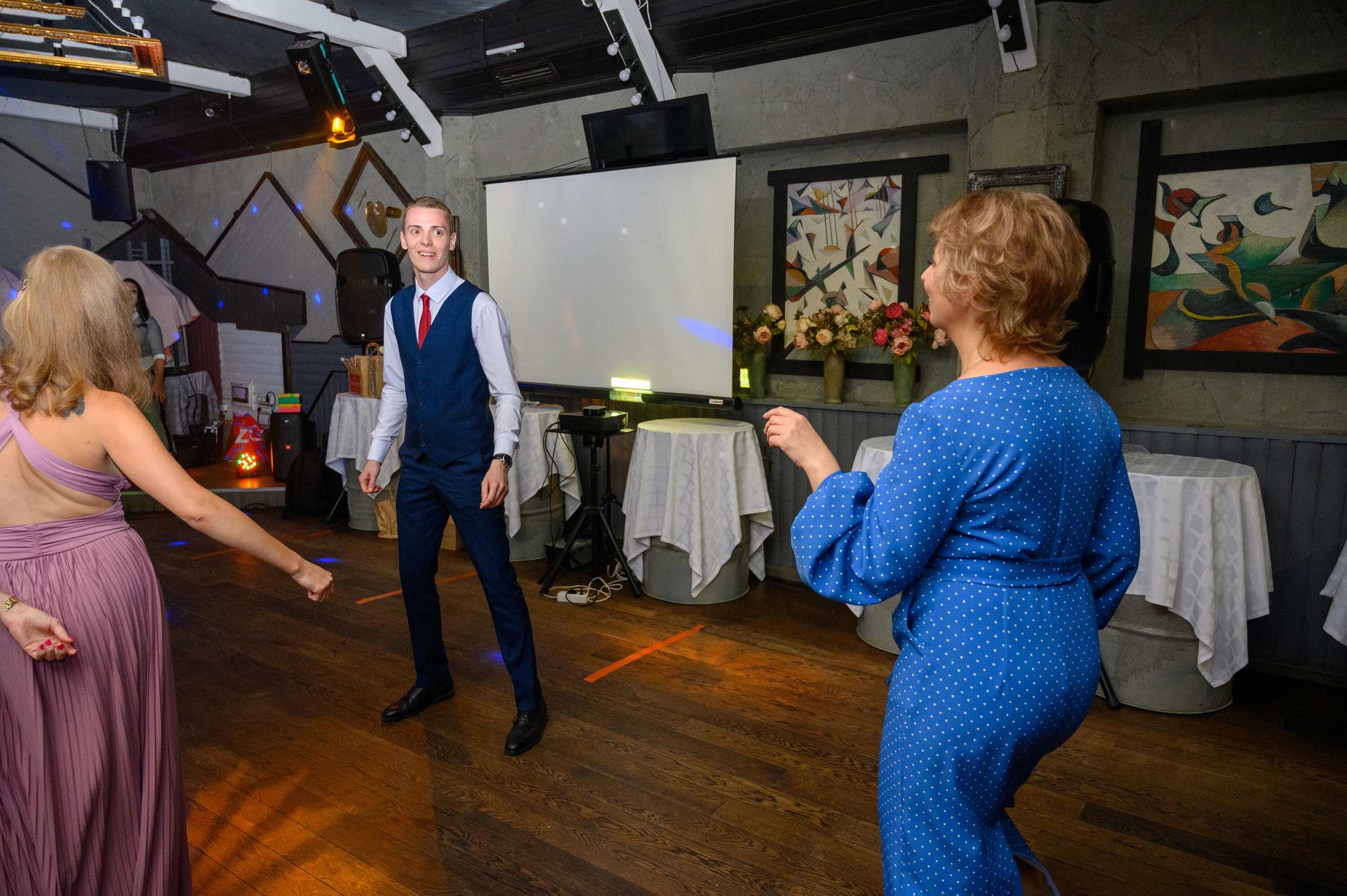 Прогулка в поле, свадьба в поле, прогулка лошади. Семейный и контент фотограф в Москве Alira