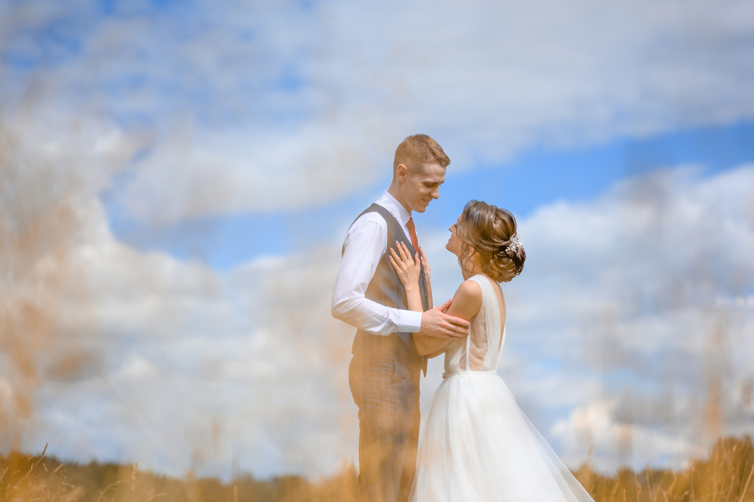 Прогулка в поле, свадьба в поле, прогулка лошади. Семейный и контент фотограф в Москве Alira