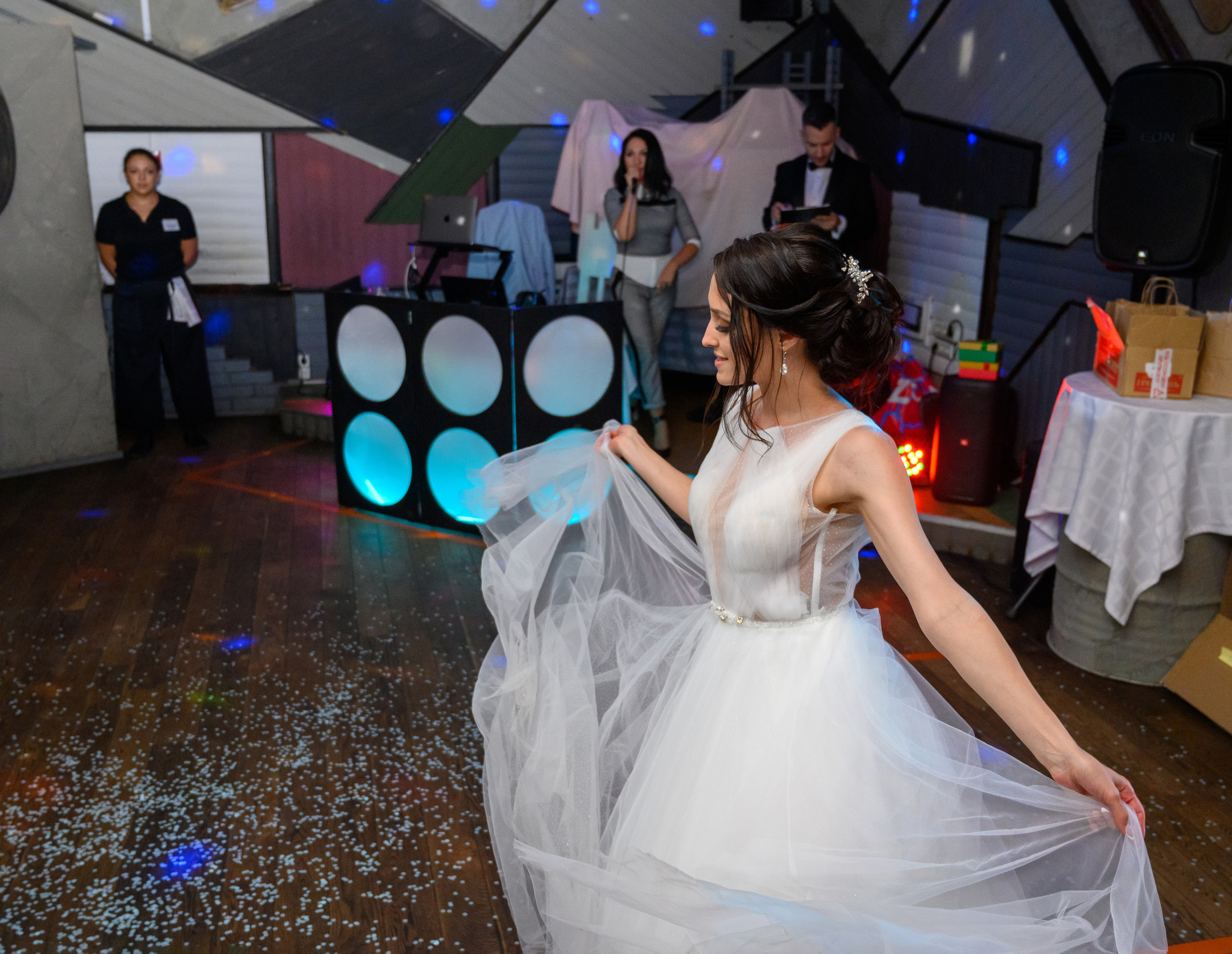 Прогулка в поле, свадьба в поле, прогулка лошади. Семейный и контент фотограф в Москве Alira