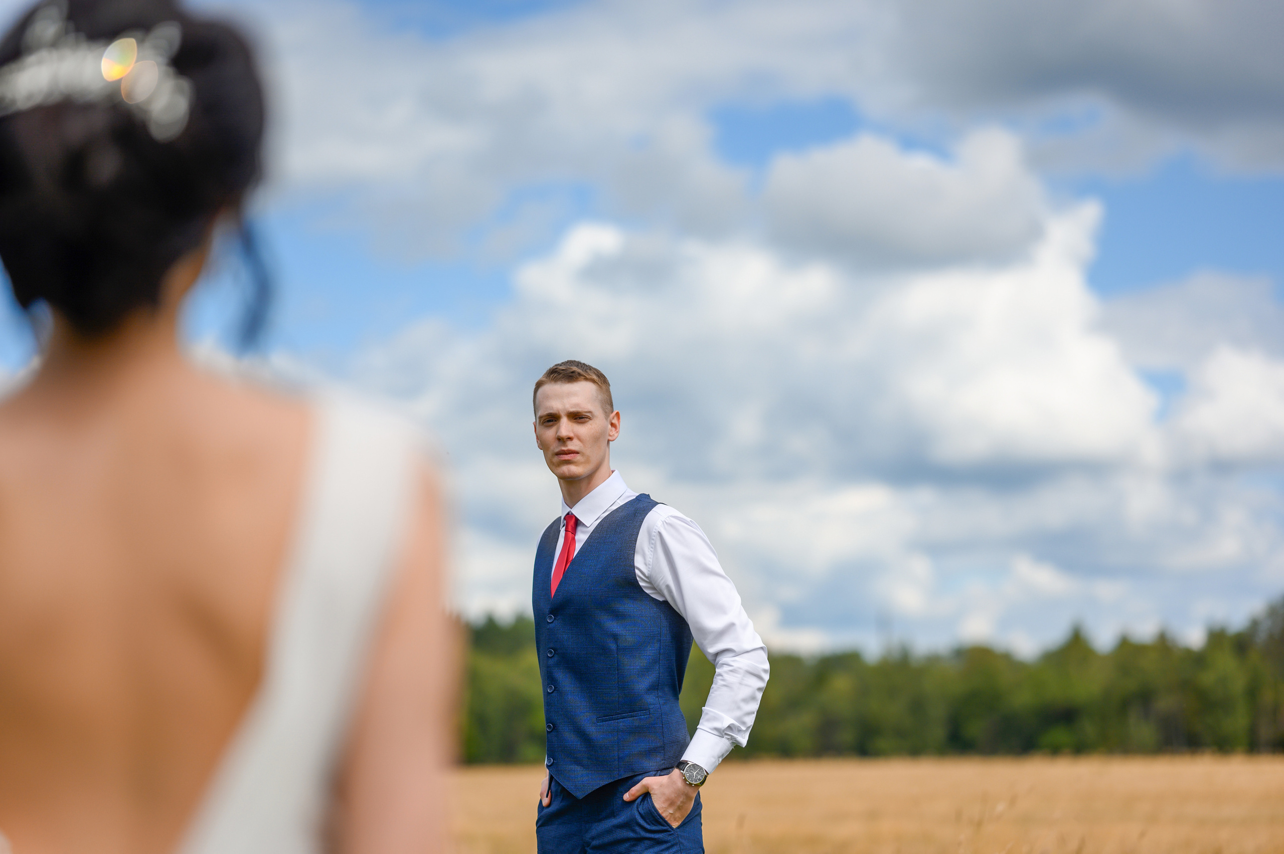 Прогулка в поле, свадьба в поле, прогулка лошади. Семейный и контент фотограф в Москве Alira
