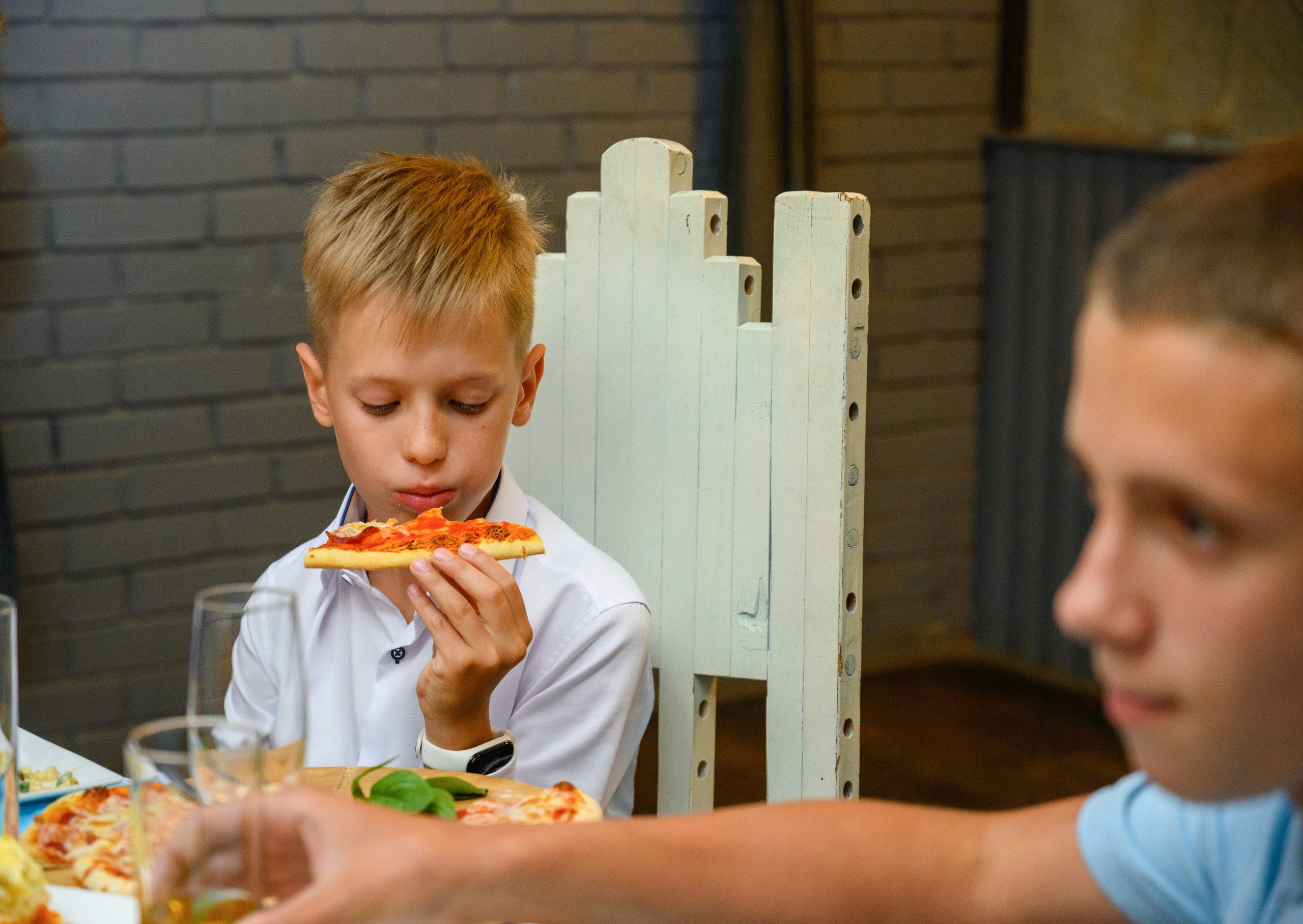 Прогулка в поле, свадьба в поле, прогулка лошади. Семейный и контент фотограф в Москве Alira