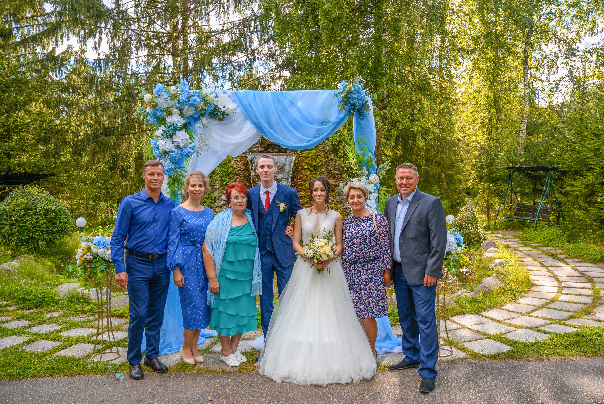 Прогулка в поле, свадьба в поле, прогулка лошади. Семейный и контент фотограф в Москве Alira
