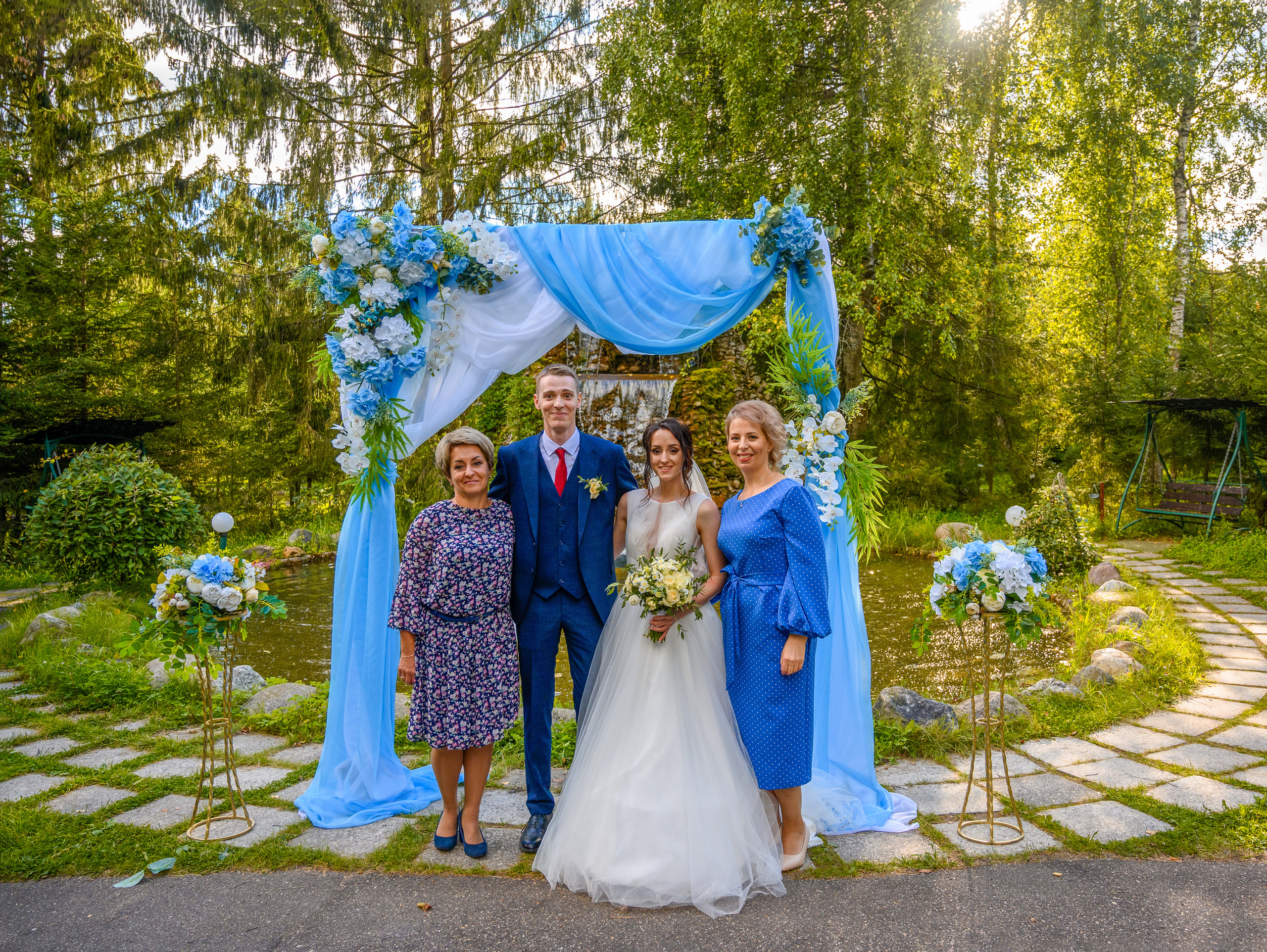 Прогулка в поле, свадьба в поле, прогулка лошади. Семейный и контент фотограф в Москве Alira