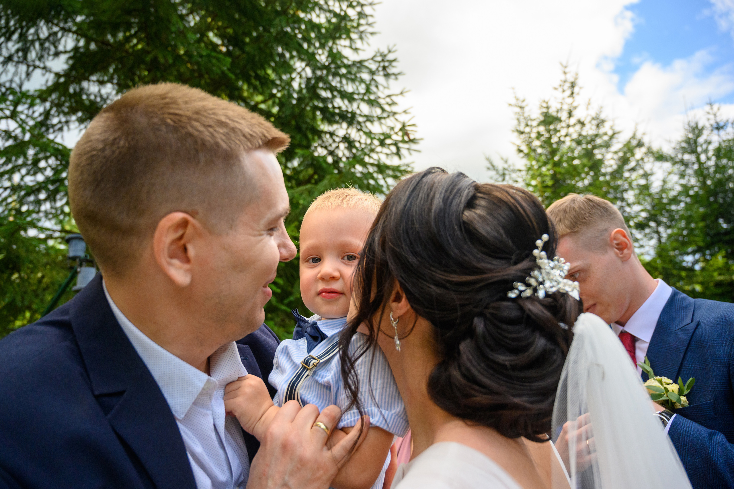 Прогулка в поле, свадьба в поле, прогулка лошади. Семейный и контент фотограф в Москве Alira