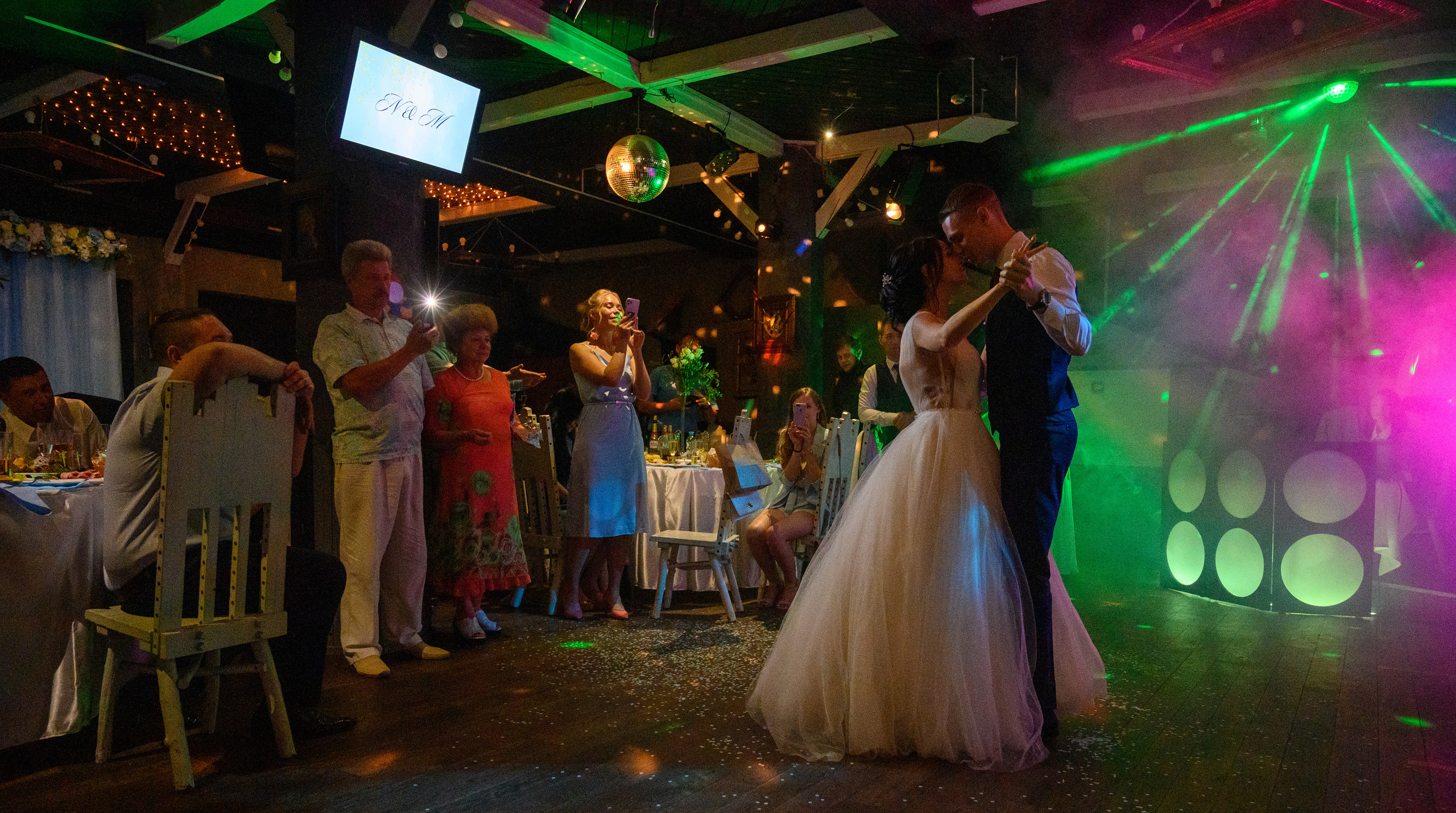 Прогулка в поле, свадьба в поле, прогулка лошади. Семейный и контент фотограф в Москве Alira