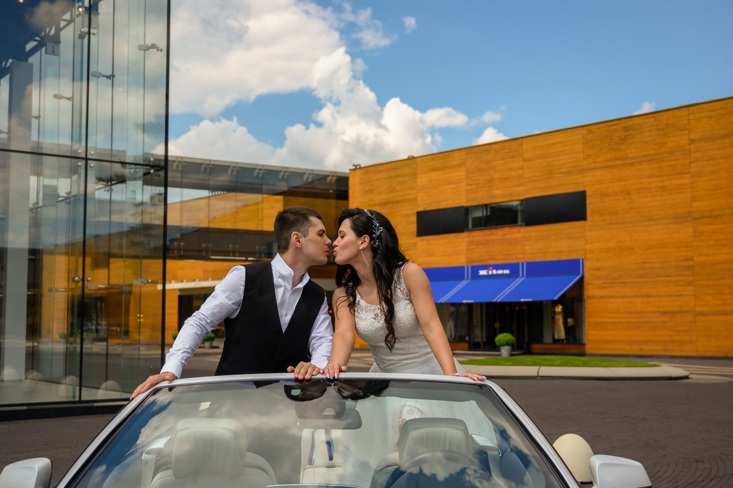 Свадьба, кабриолет В Барвихе. Семейный и контент фотограф в Москве Alira