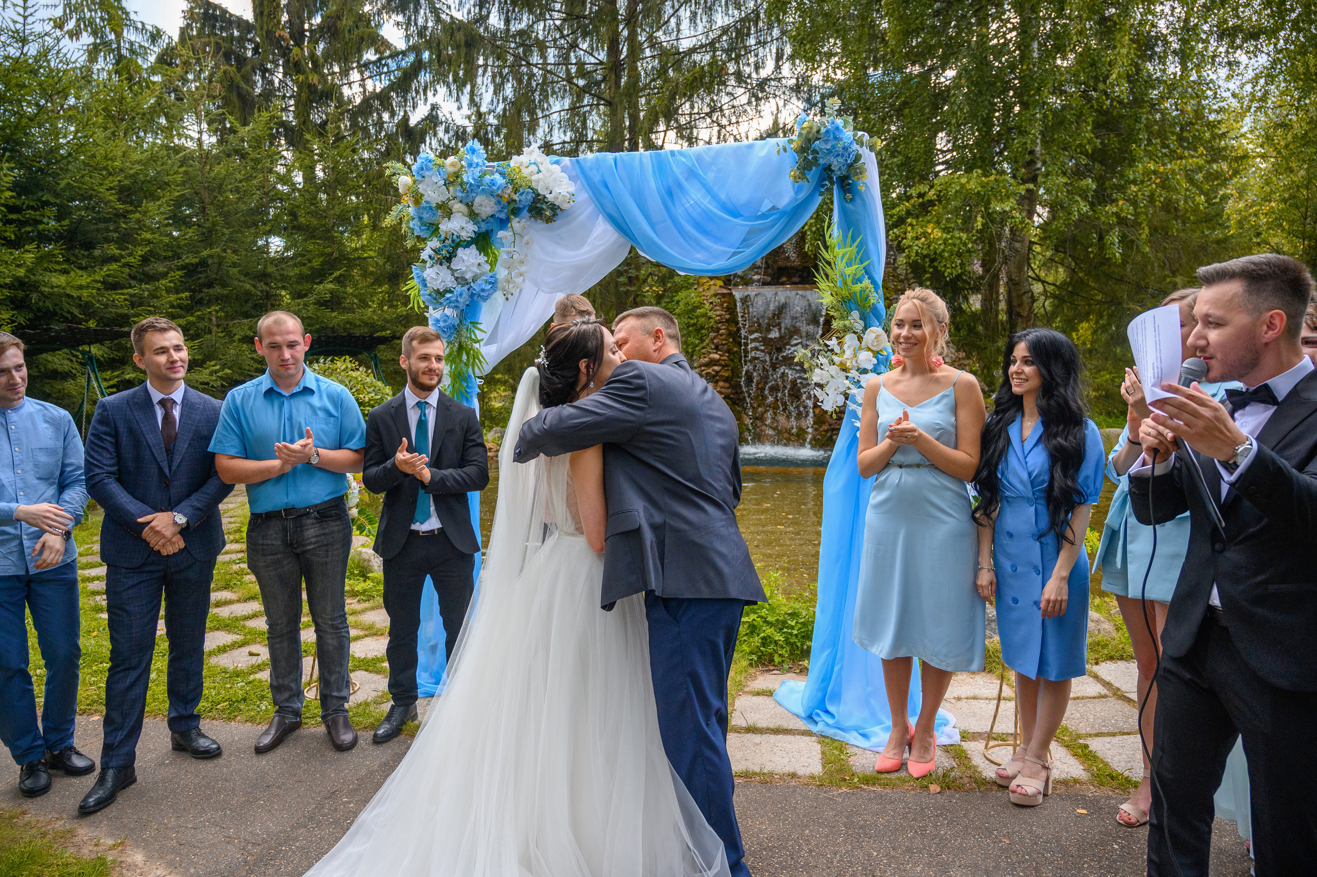 Прогулка в поле, свадьба в поле, прогулка лошади. Семейный и контент фотограф в Москве Alira