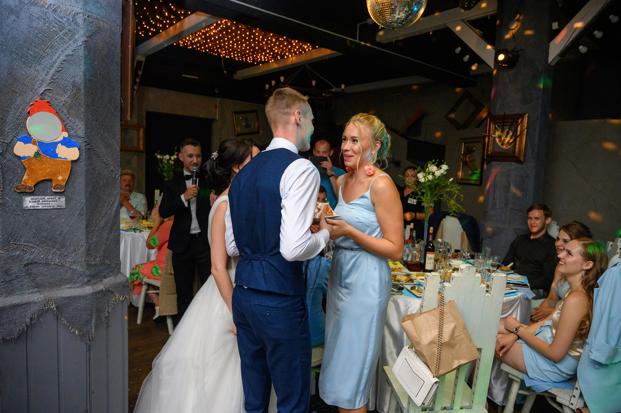 Прогулка в поле, свадьба в поле, прогулка лошади. Семейный и контент фотограф в Москве Alira