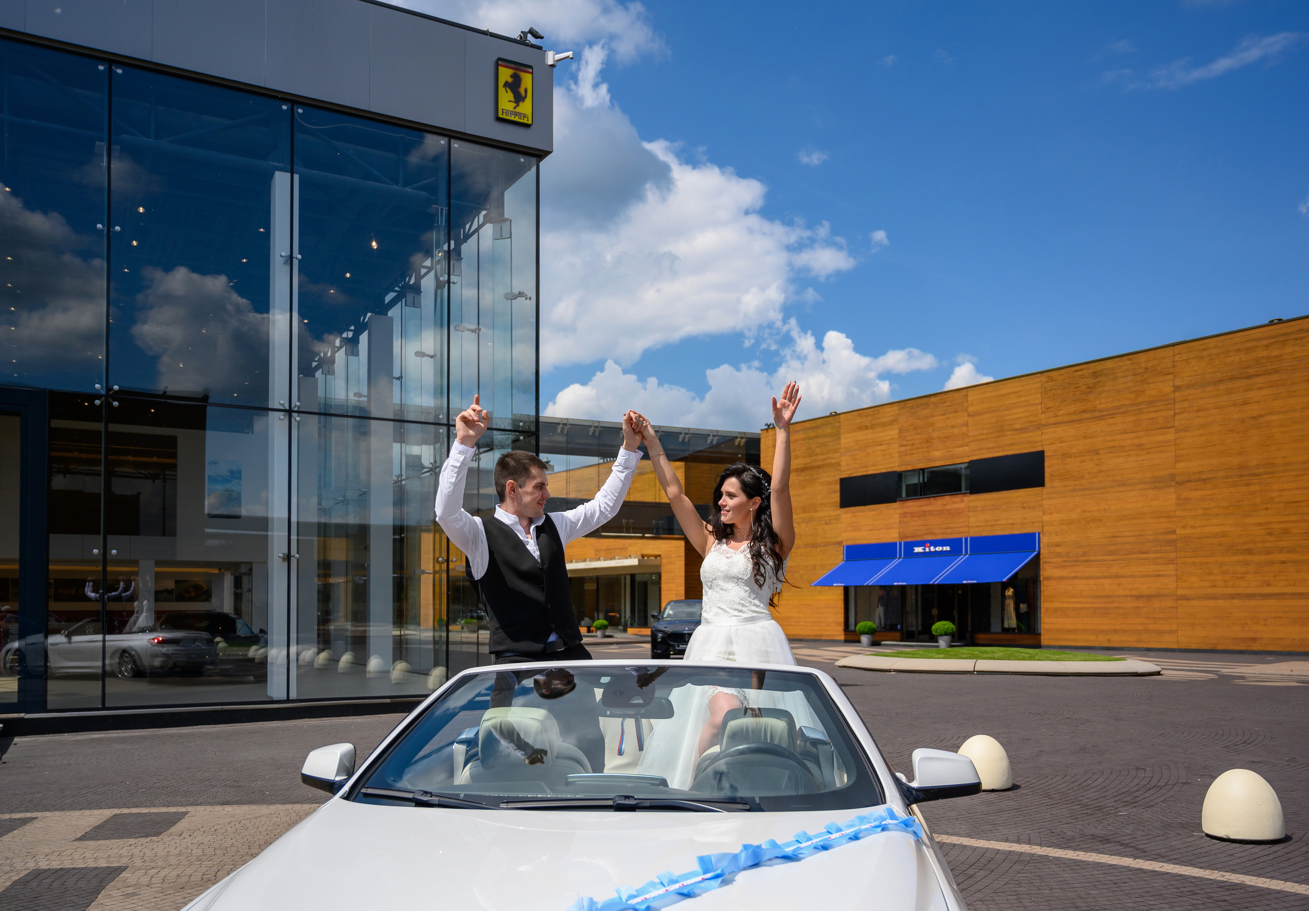 Свадьба, кабриолет В Барвихе. Семейный и контент фотограф в Москве Alira