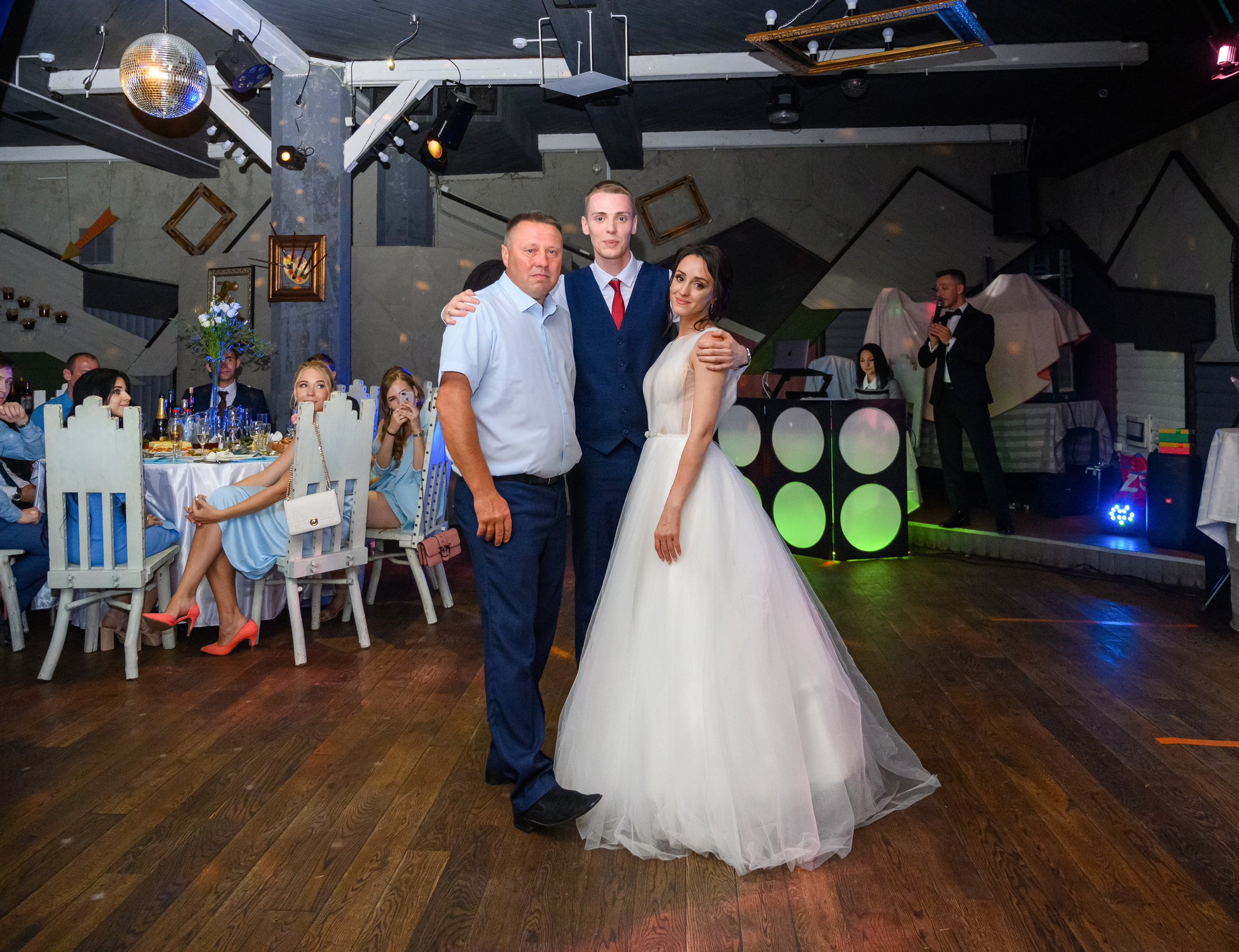 Прогулка в поле, свадьба в поле, прогулка лошади. Семейный и контент фотограф в Москве Alira