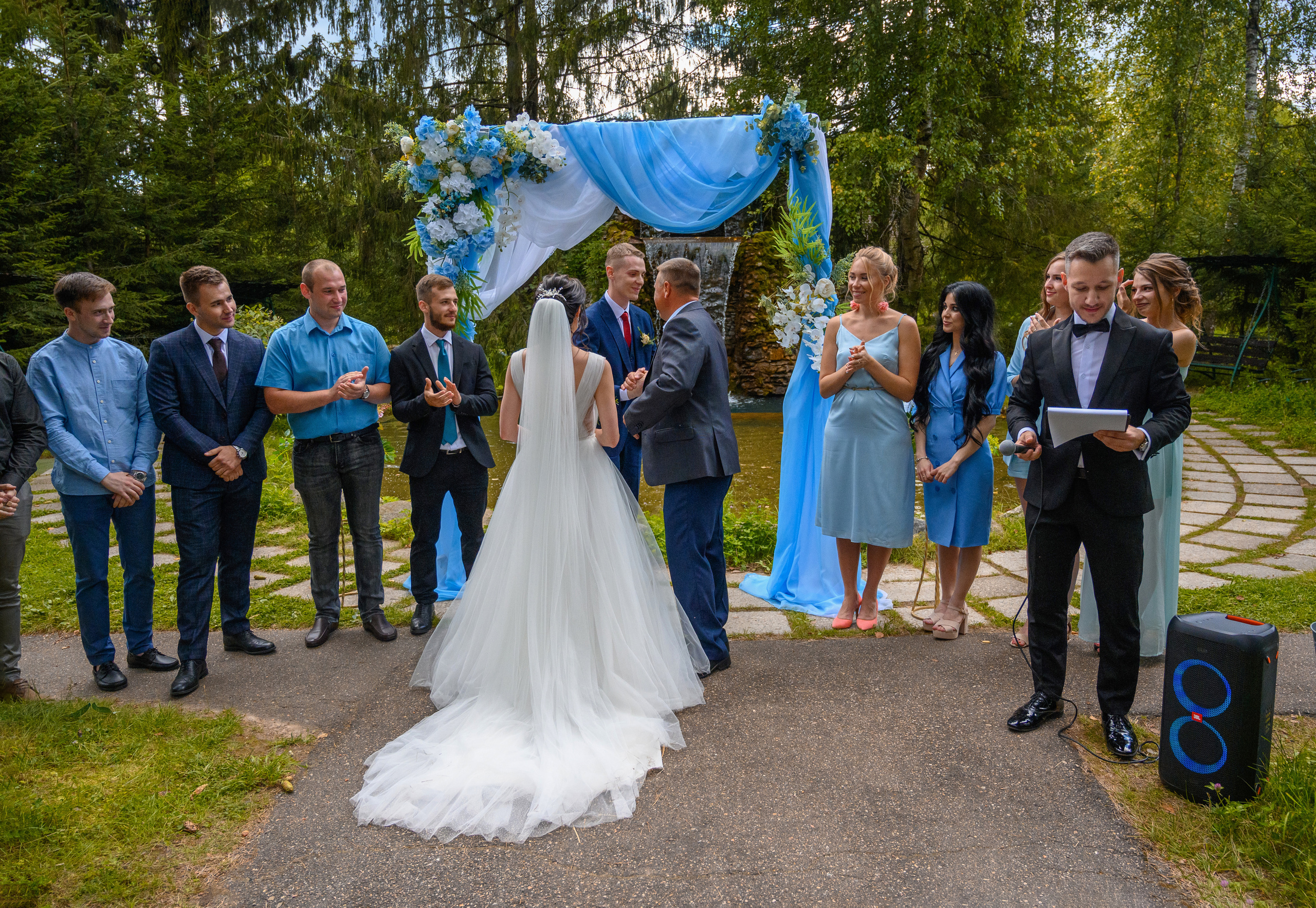 Прогулка в поле, свадьба в поле, прогулка лошади. Семейный и контент фотограф в Москве Alira
