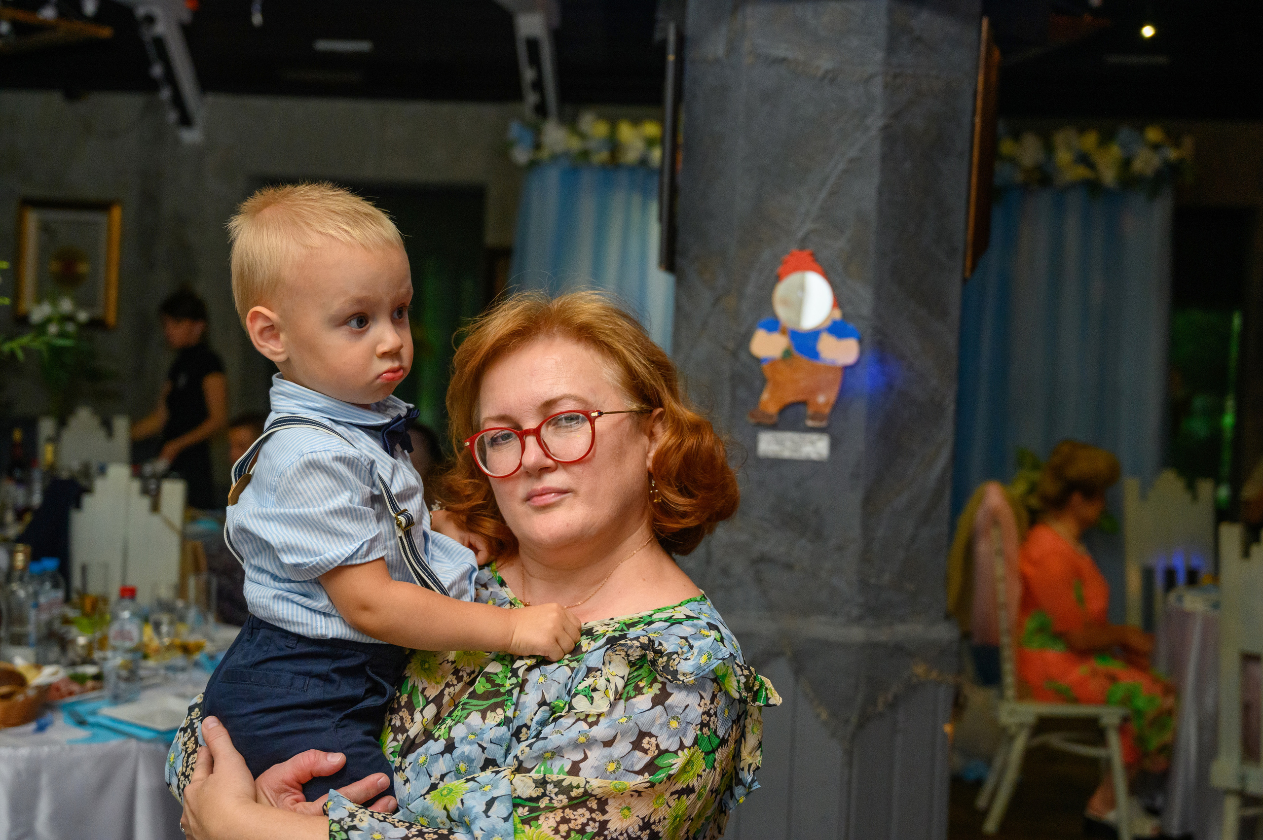 Прогулка в поле, свадьба в поле, прогулка лошади. Семейный и контент фотограф в Москве Alira