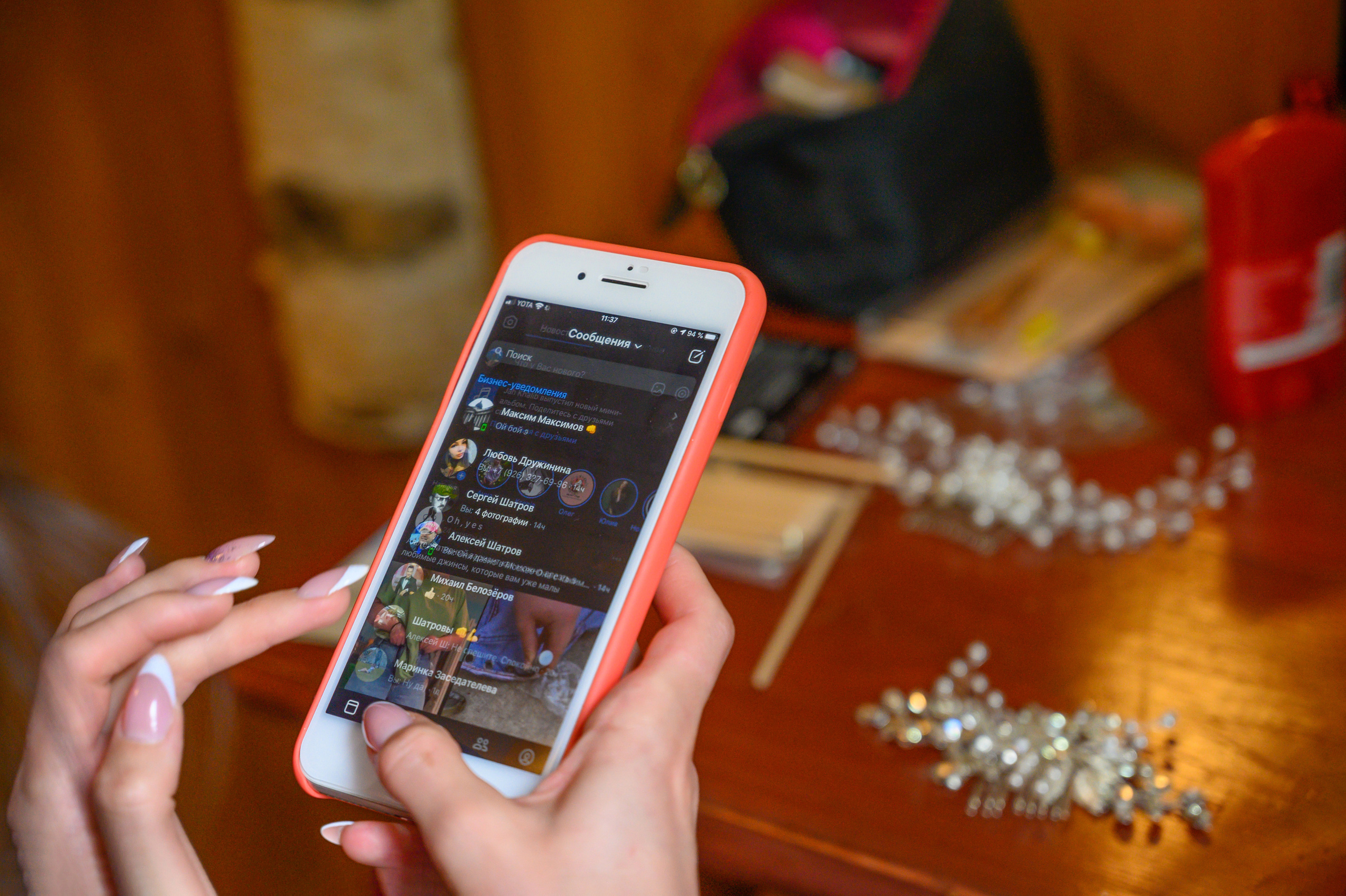 Прогулка в поле, свадьба в поле, прогулка лошади. Семейный и контент фотограф в Москве Alira