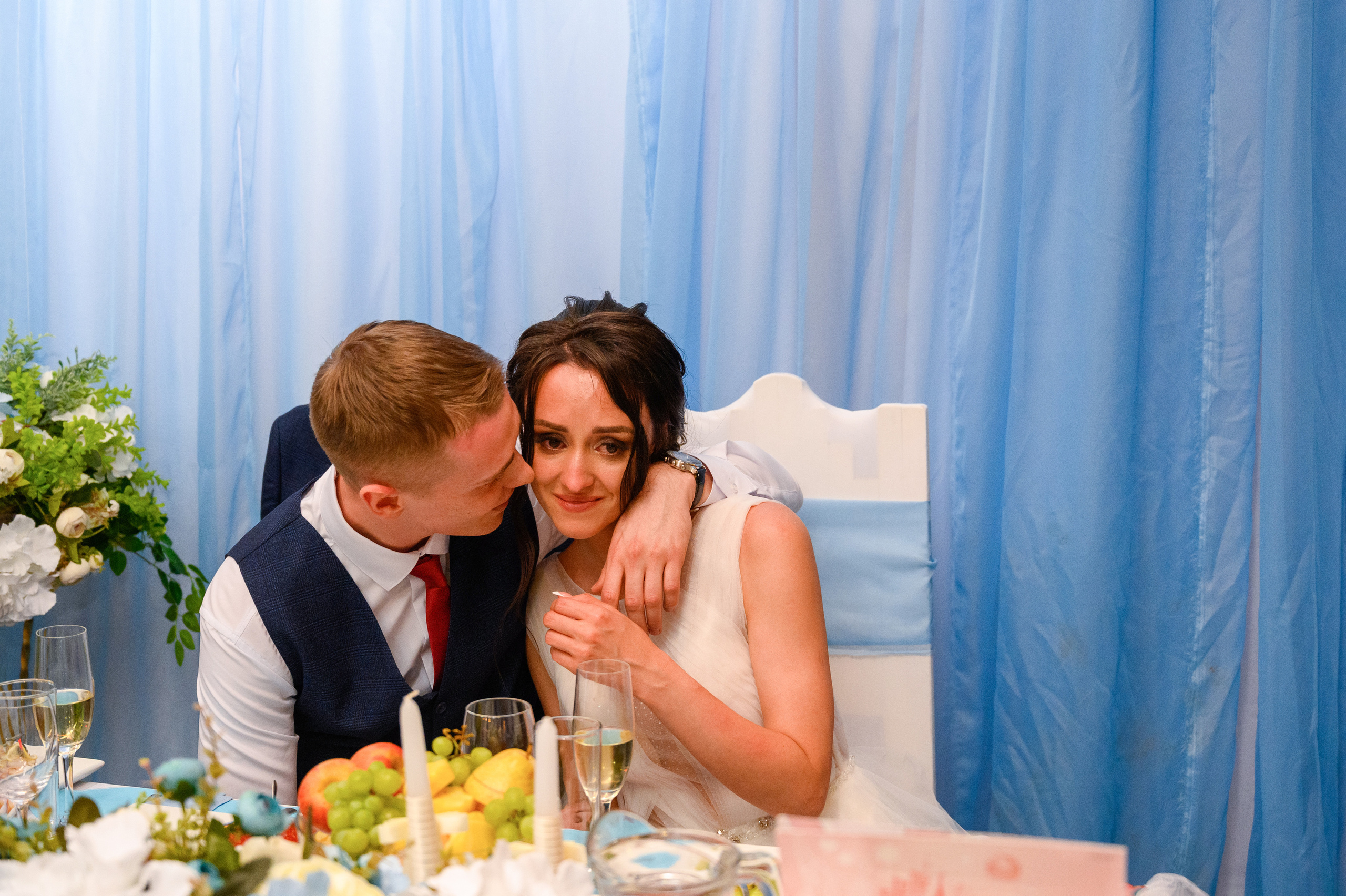 Прогулка в поле, свадьба в поле, прогулка лошади. Семейный и контент фотограф в Москве Alira