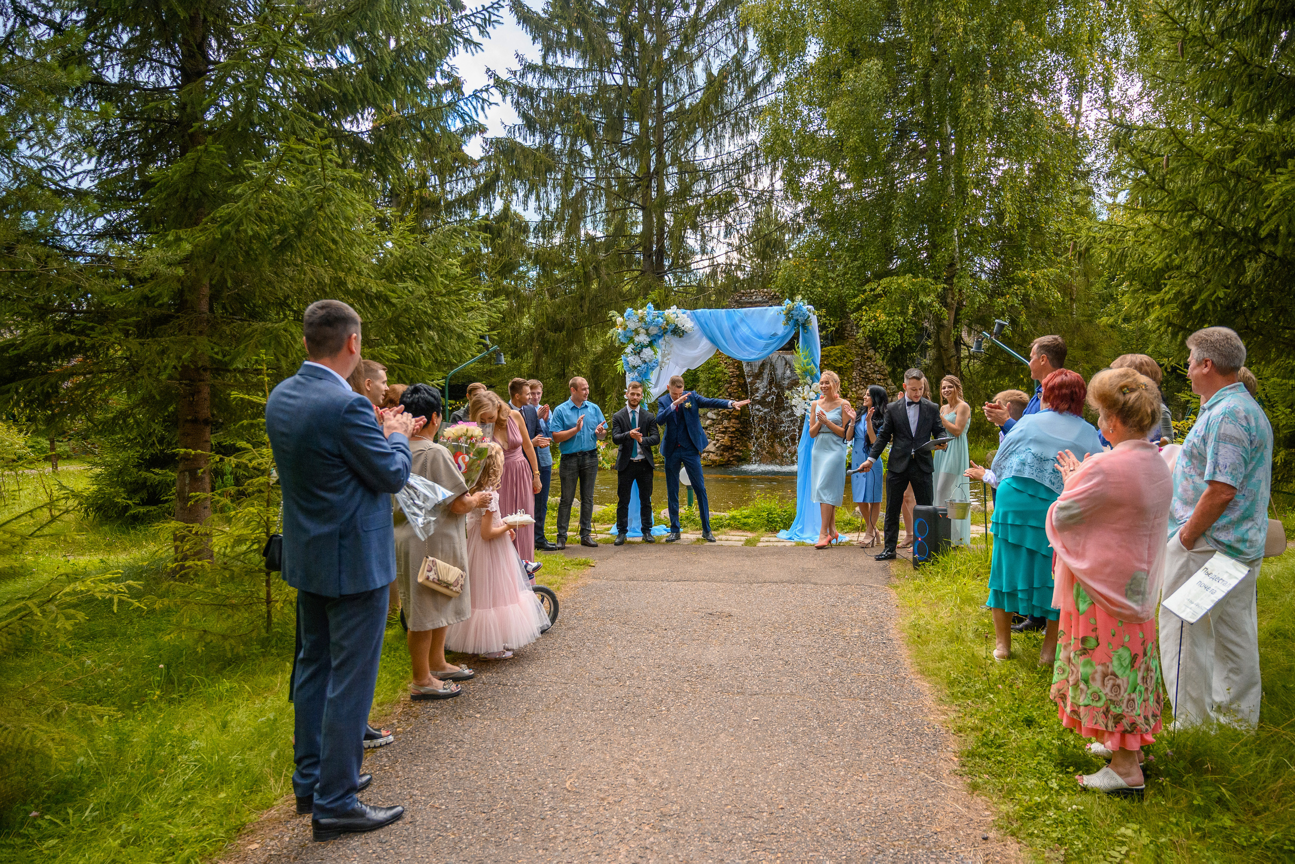 Прогулка в поле, свадьба в поле, прогулка лошади. Семейный и контент фотограф в Москве Alira