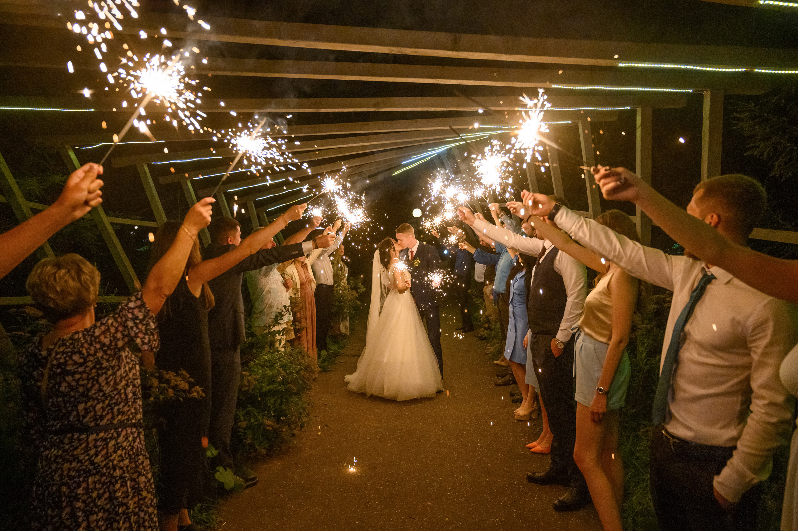 Прогулка в поле, свадьба в поле, прогулка лошади. Семейный и контент фотограф в Москве Alira