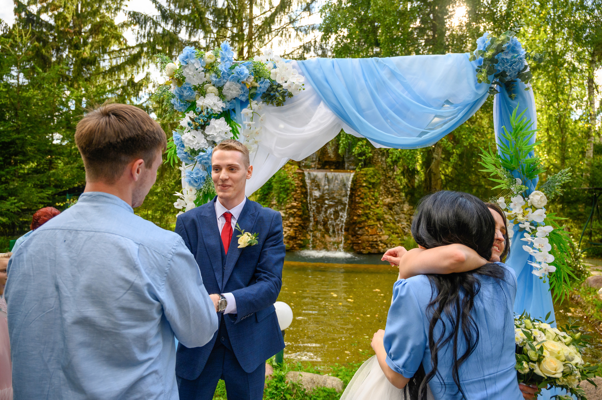 Прогулка в поле, свадьба в поле, прогулка лошади. Семейный и контент фотограф в Москве Alira