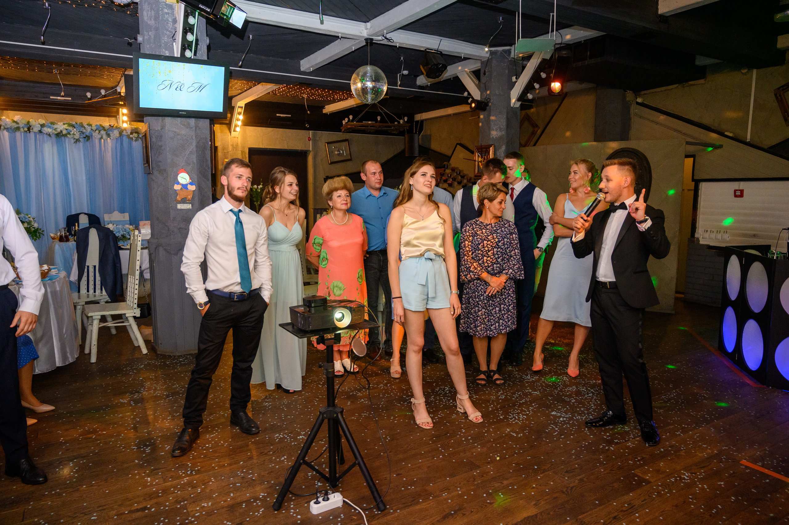 Прогулка в поле, свадьба в поле, прогулка лошади. Семейный и контент фотограф в Москве Alira