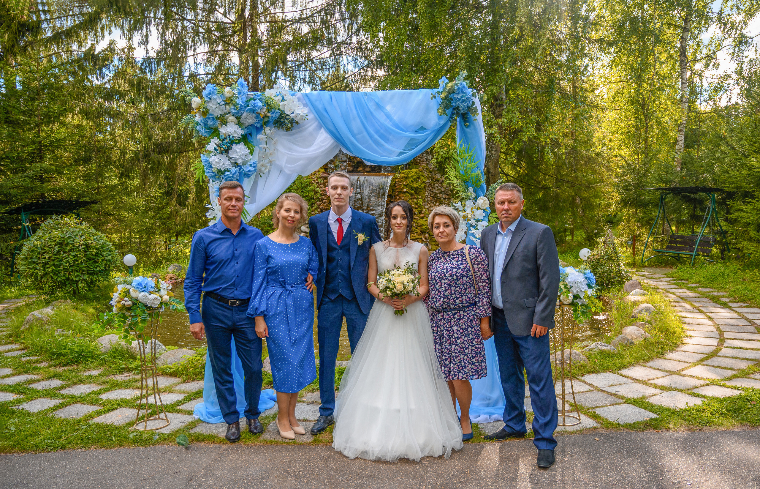 Прогулка в поле, свадьба в поле, прогулка лошади. Семейный и контент фотограф в Москве Alira