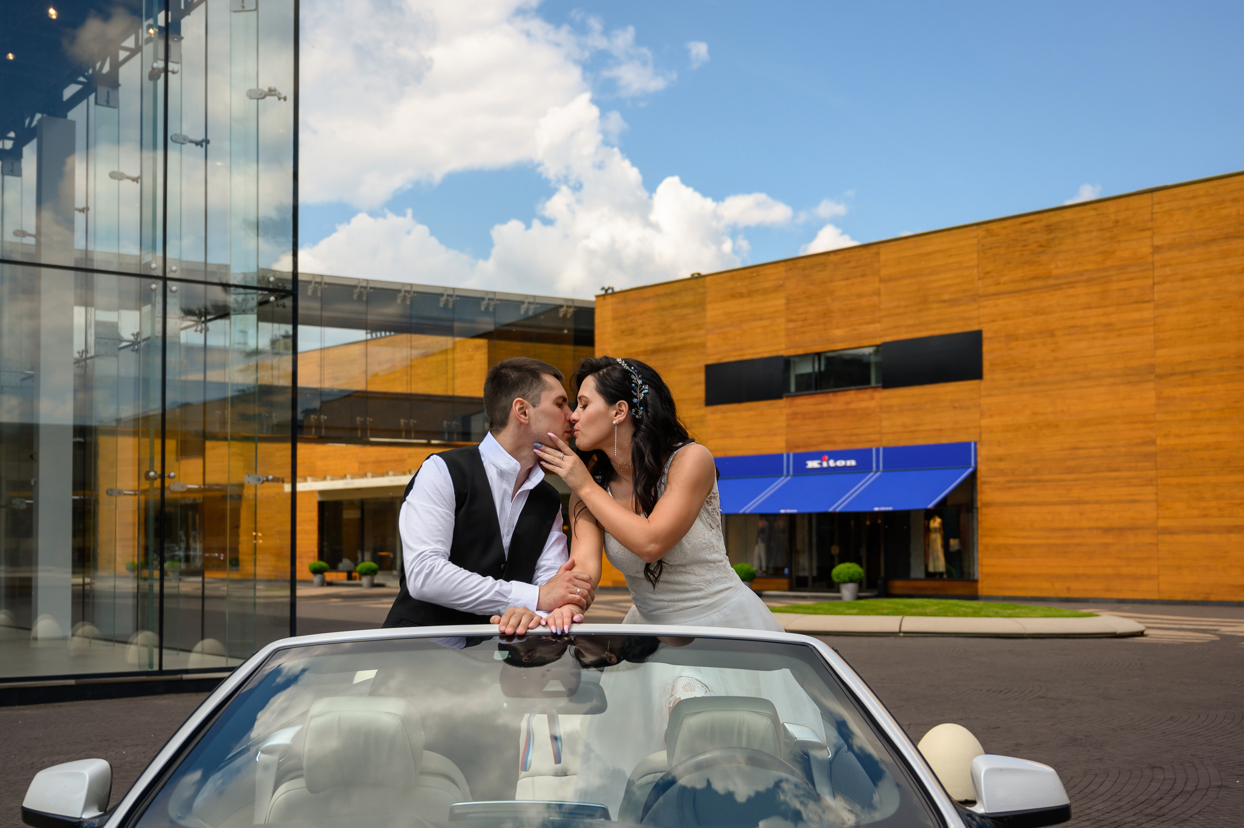 Свадьба, кабриолет В Барвихе. Семейный и контент фотограф в Москве Alira