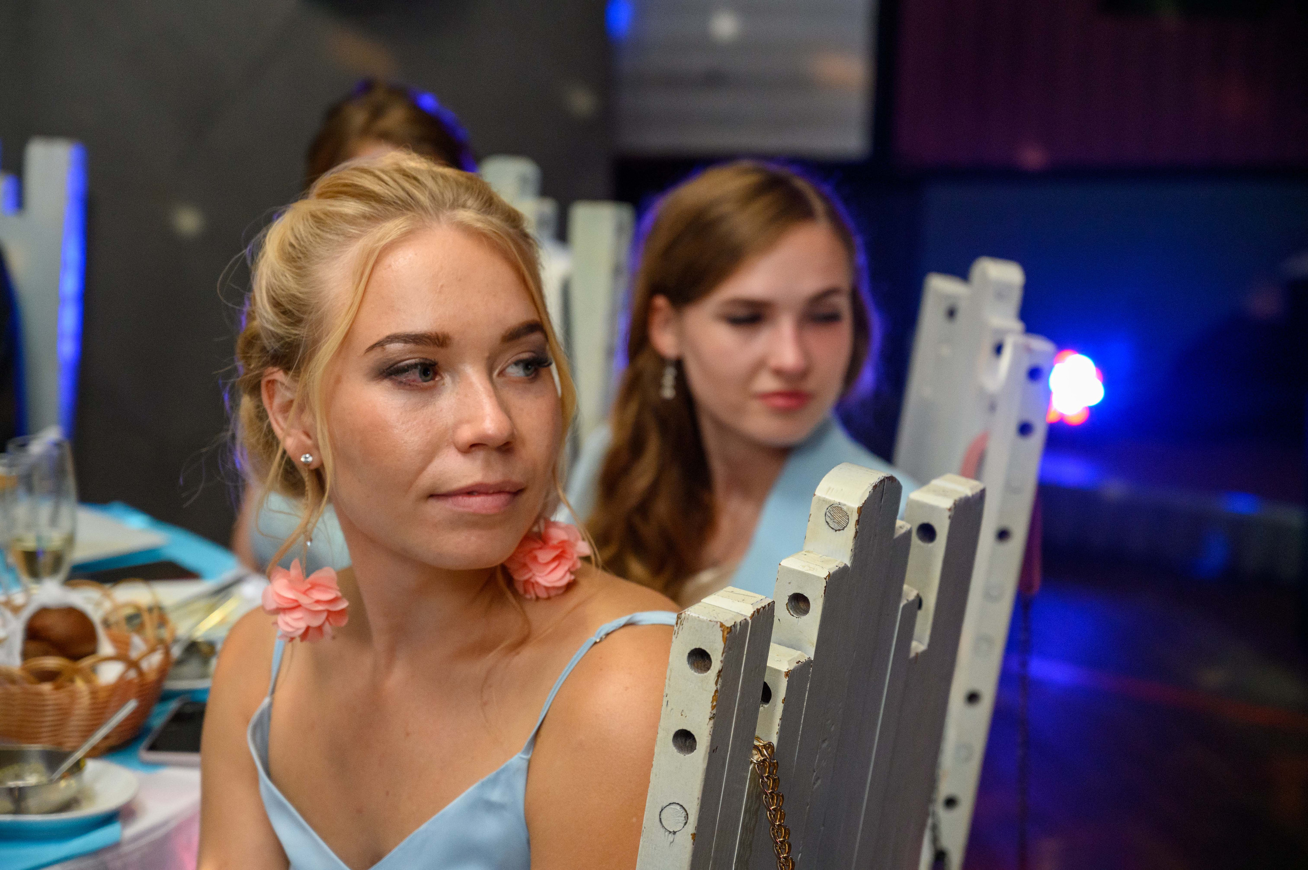 Прогулка в поле, свадьба в поле, прогулка лошади. Семейный и контент фотограф в Москве Alira