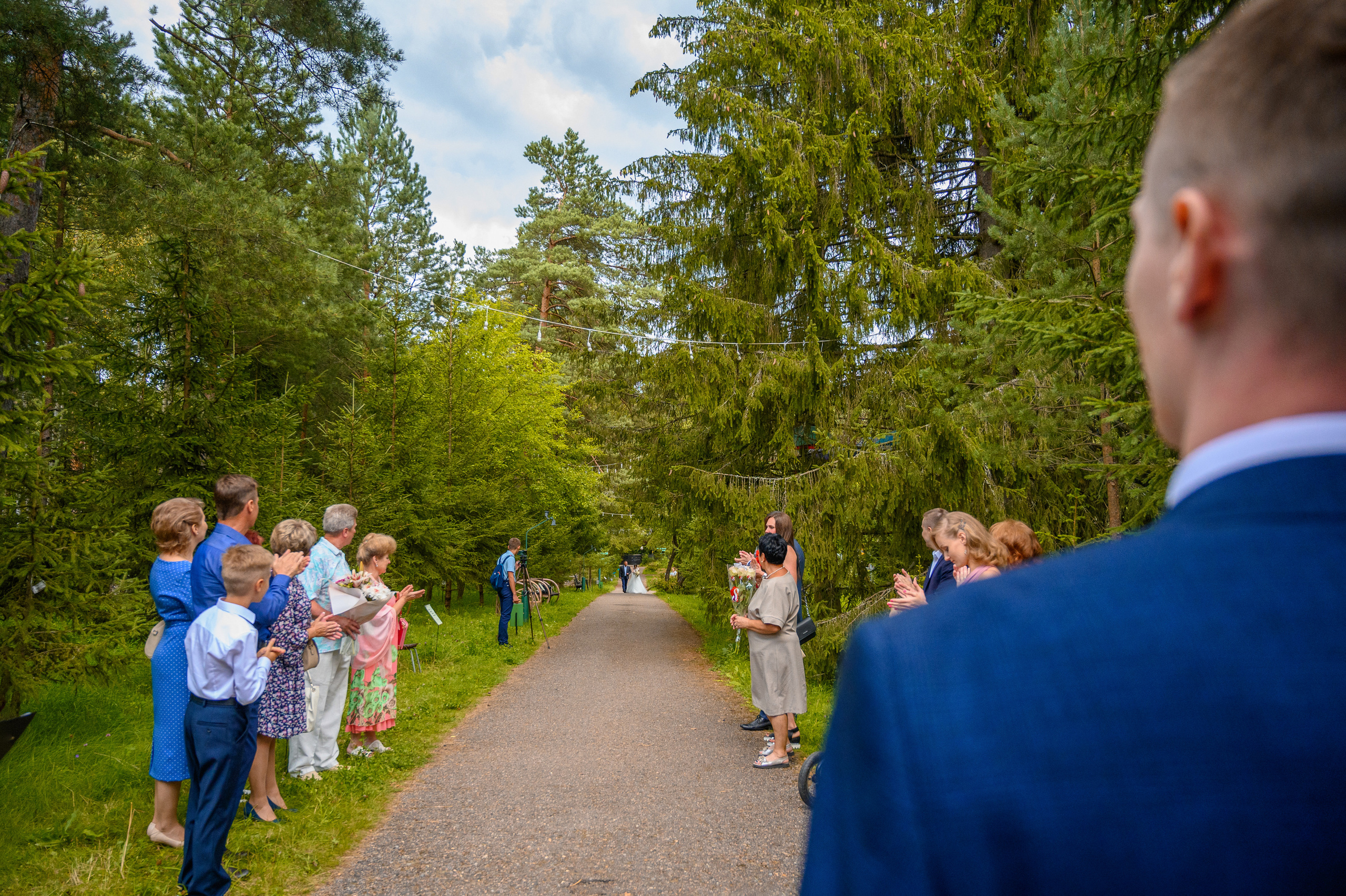 Прогулка в поле, свадьба в поле, прогулка лошади. Семейный и контент фотограф в Москве Alira