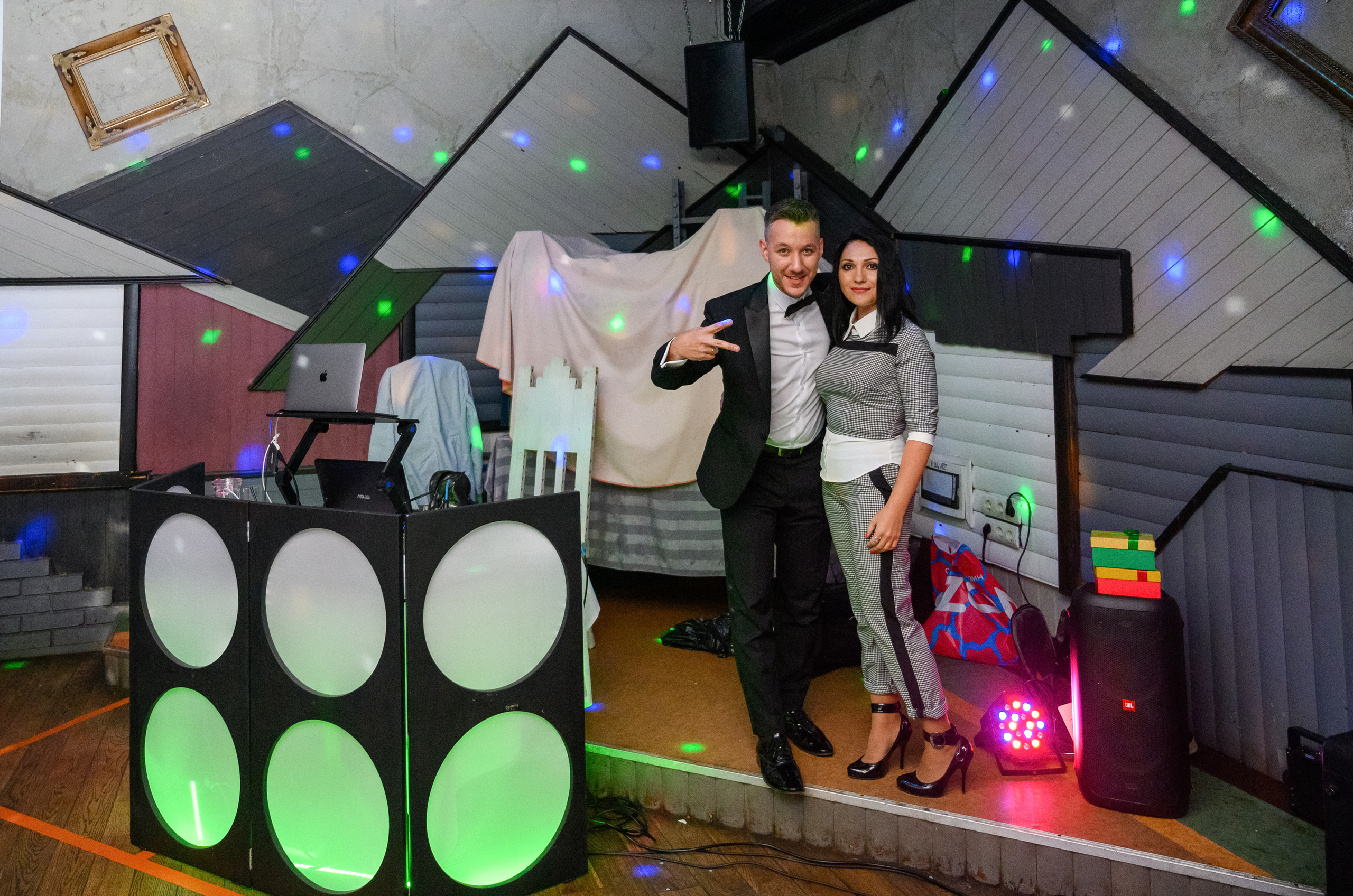 Прогулка в поле, свадьба в поле, прогулка лошади. Семейный и контент фотограф в Москве Alira