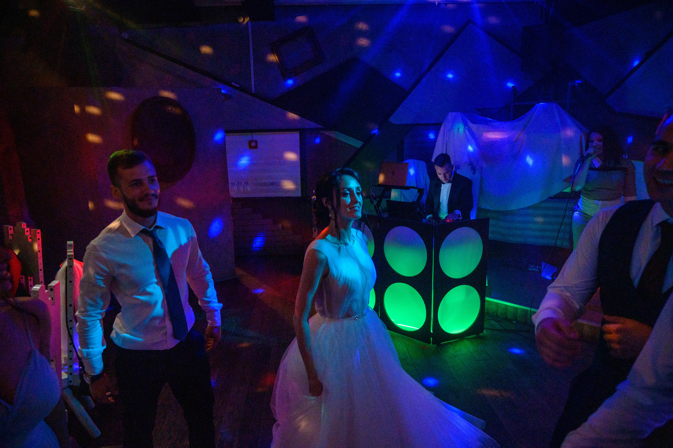 Прогулка в поле, свадьба в поле, прогулка лошади. Семейный и контент фотограф в Москве Alira