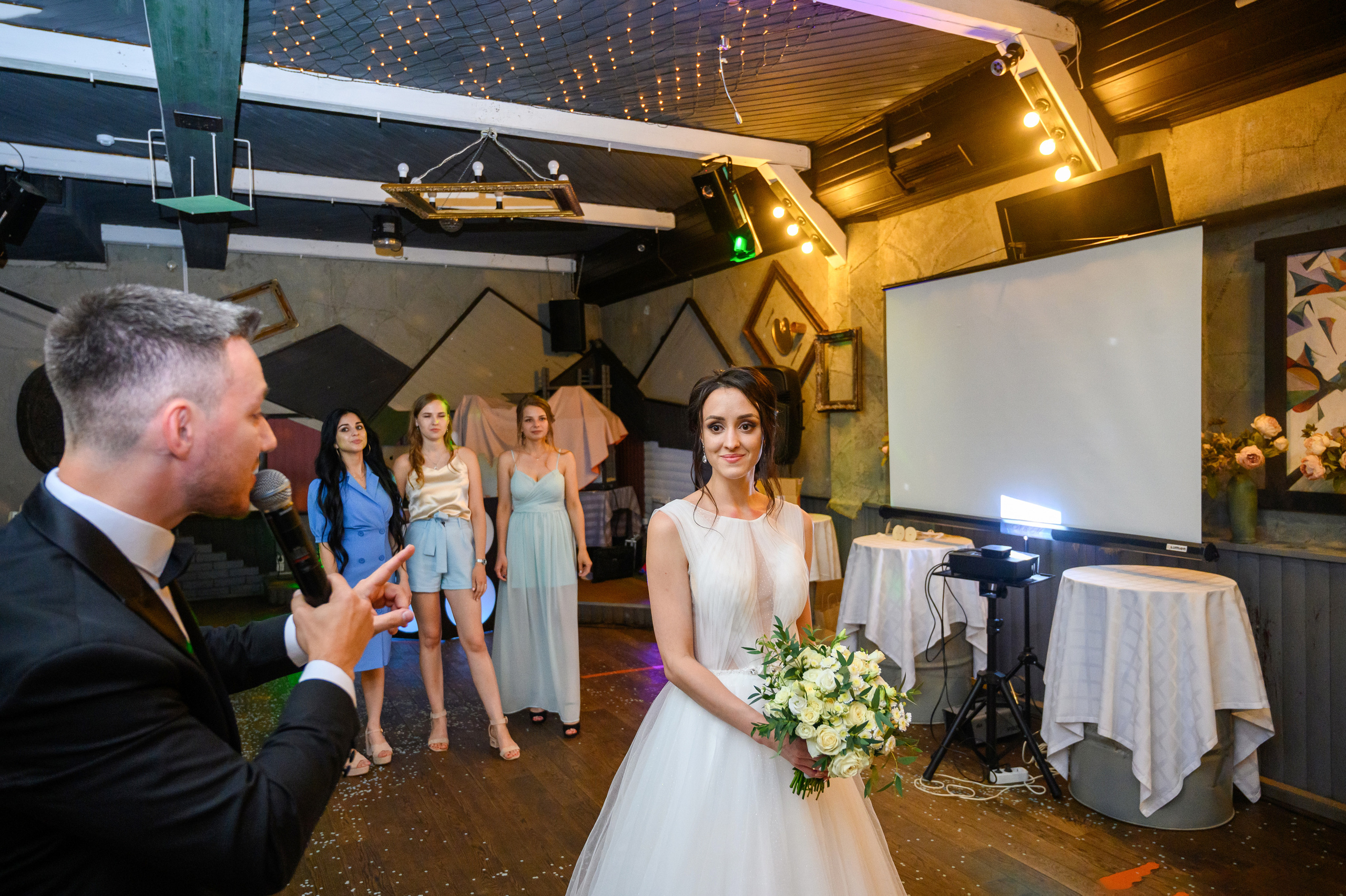 Прогулка в поле, свадьба в поле, прогулка лошади. Семейный и контент фотограф в Москве Alira