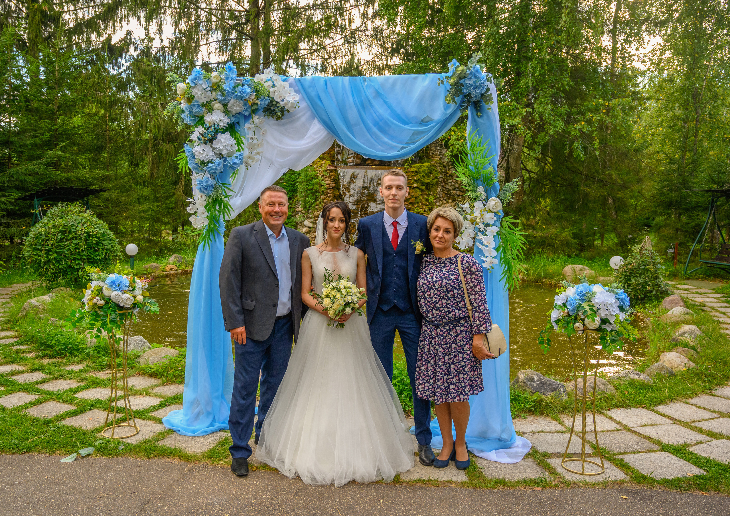 Прогулка в поле, свадьба в поле, прогулка лошади. Семейный и контент фотограф в Москве Alira