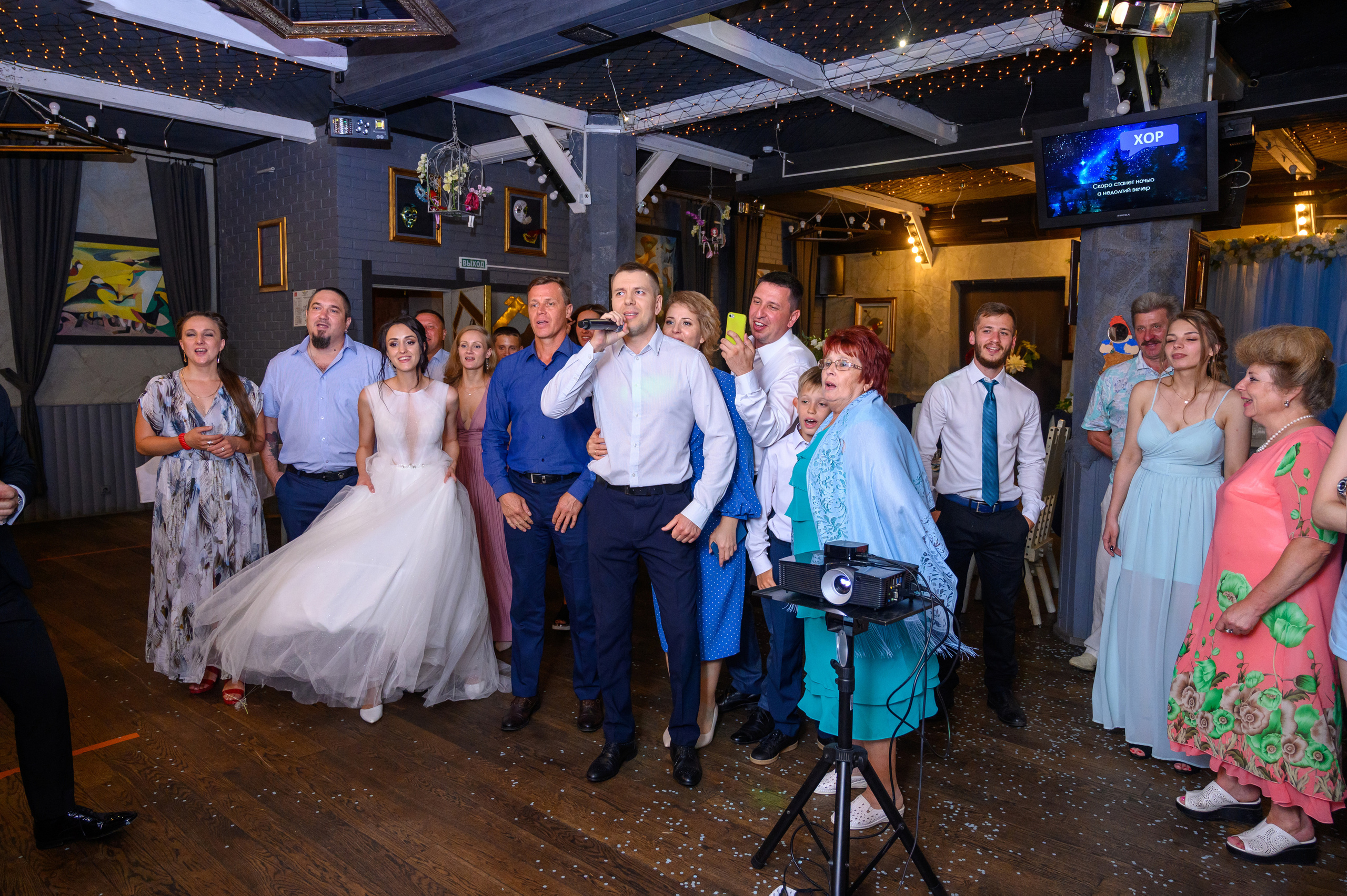 Прогулка в поле, свадьба в поле, прогулка лошади. Семейный и контент фотограф в Москве Alira