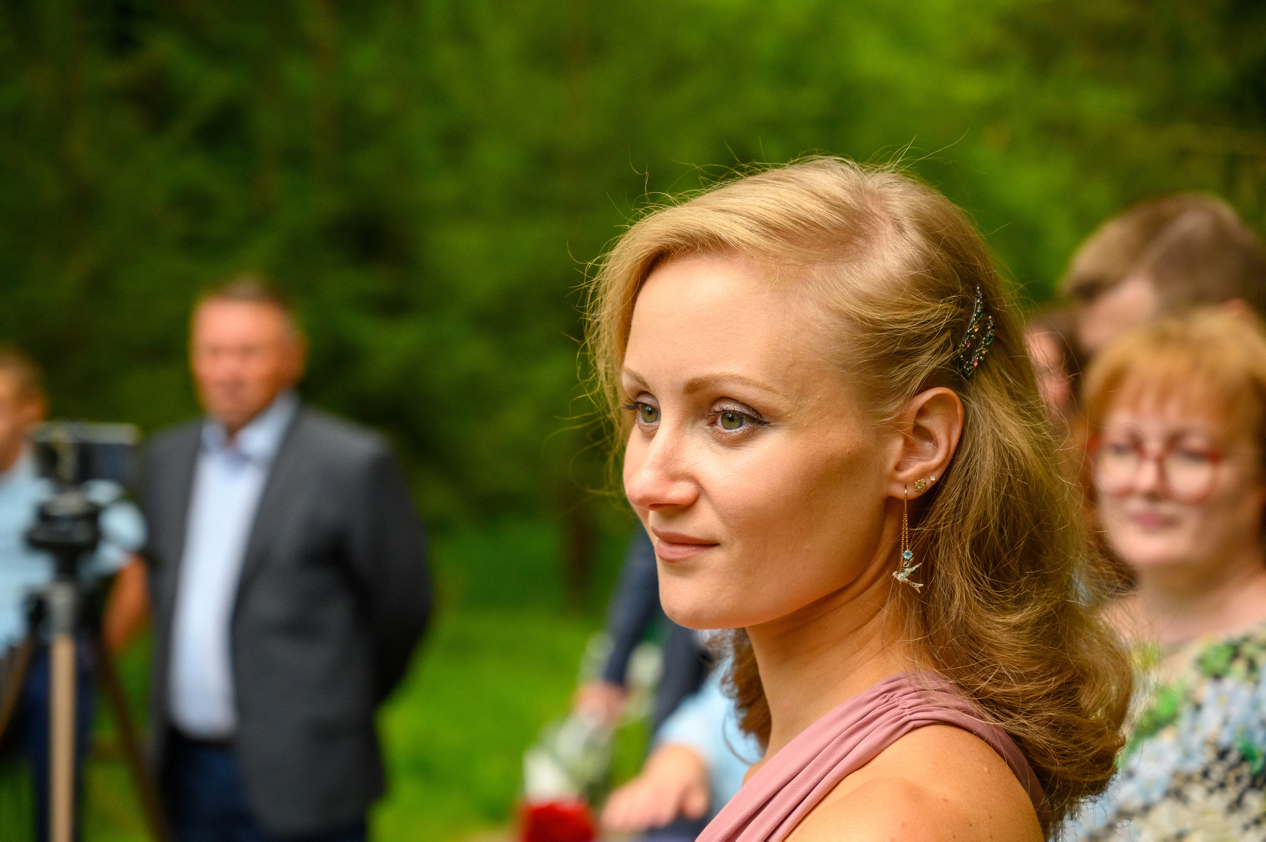 Прогулка в поле, свадьба в поле, прогулка лошади. Семейный и контент фотограф в Москве Alira