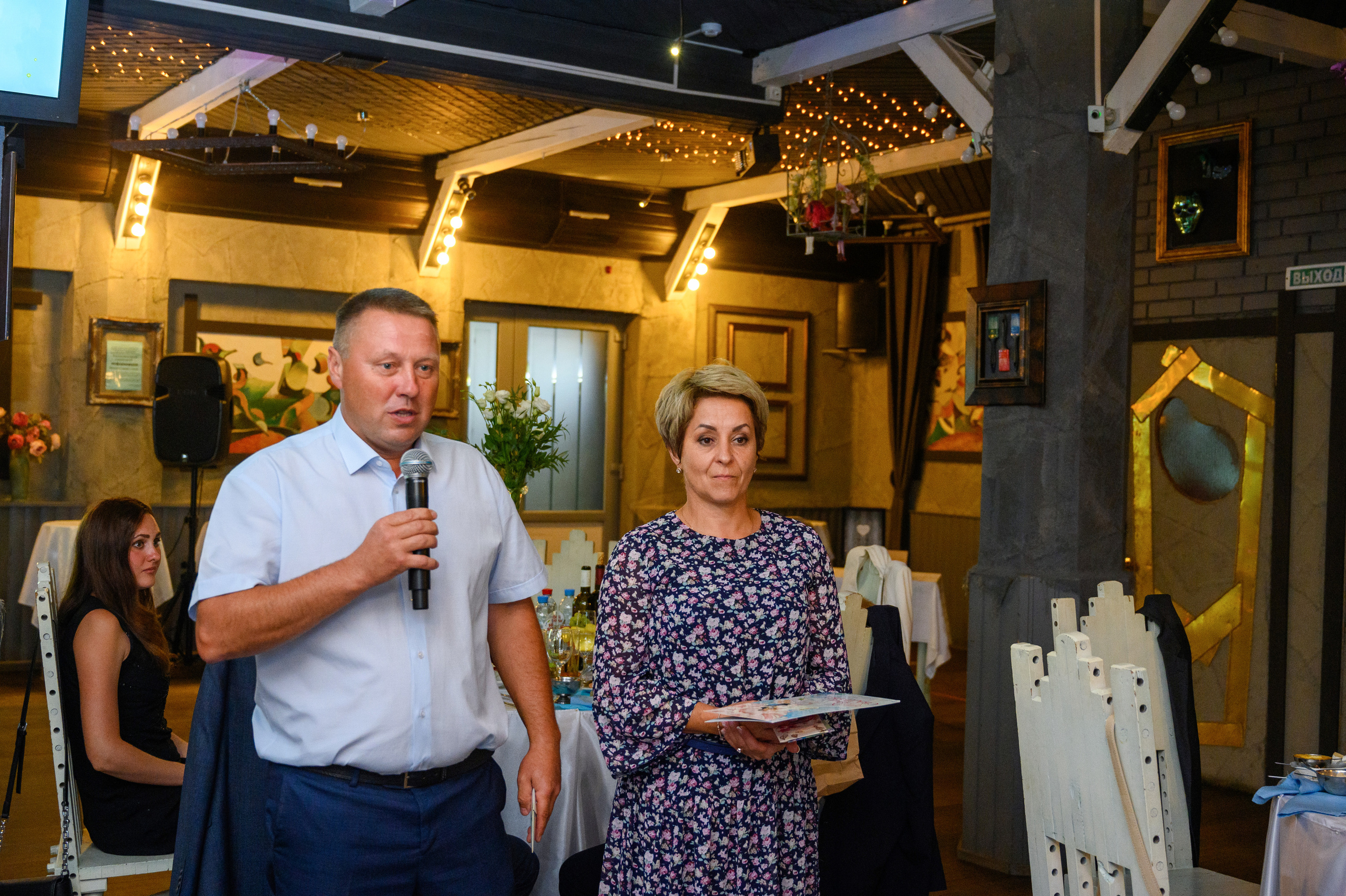 Прогулка в поле, свадьба в поле, прогулка лошади. Семейный и контент фотограф в Москве Alira
