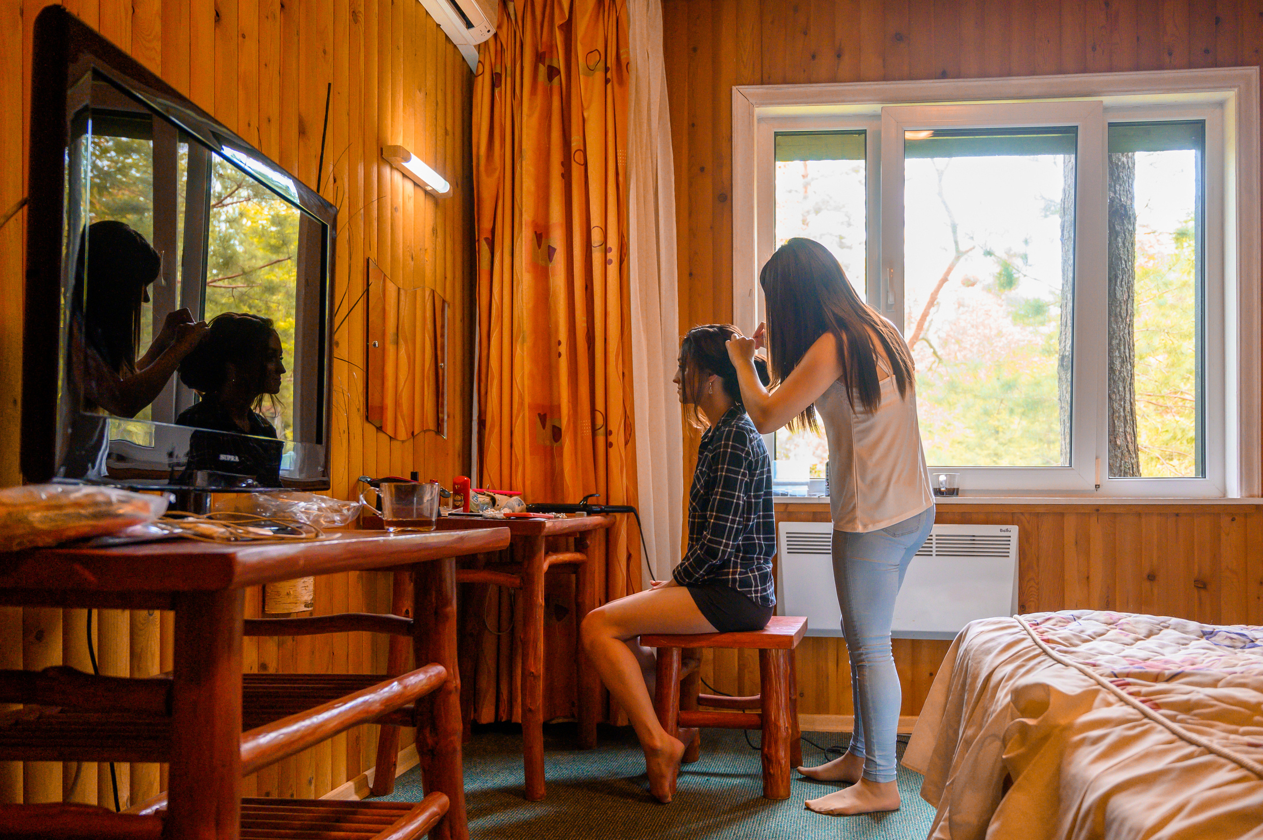 Прогулка в поле, свадьба в поле, прогулка лошади. Семейный и контент фотограф в Москве Alira