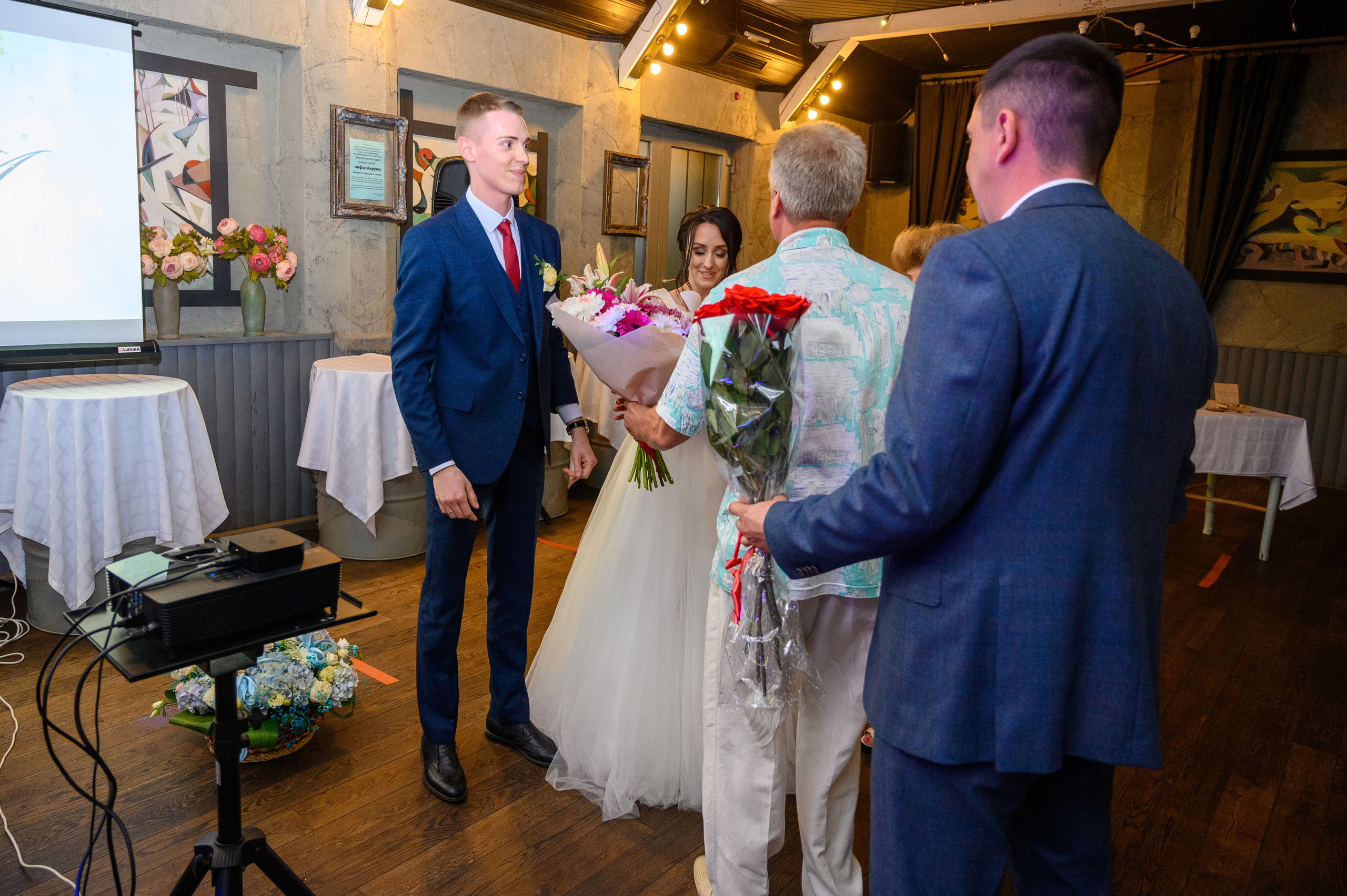 Прогулка в поле, свадьба в поле, прогулка лошади. Семейный и контент фотограф в Москве Alira