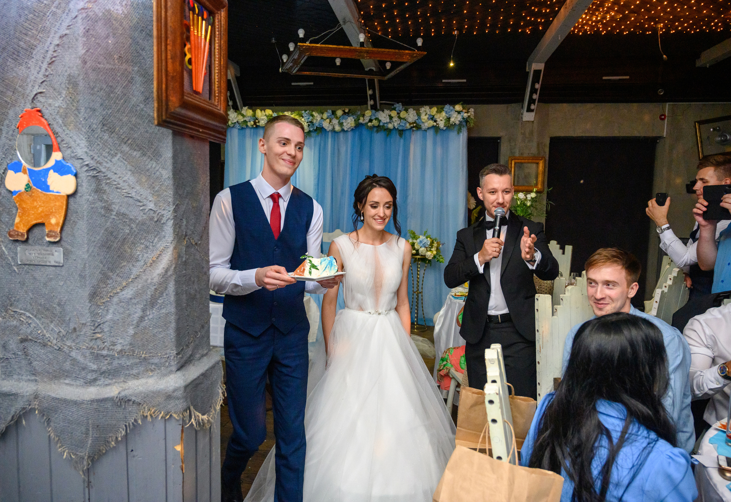 Прогулка в поле, свадьба в поле, прогулка лошади. Семейный и контент фотограф в Москве Alira