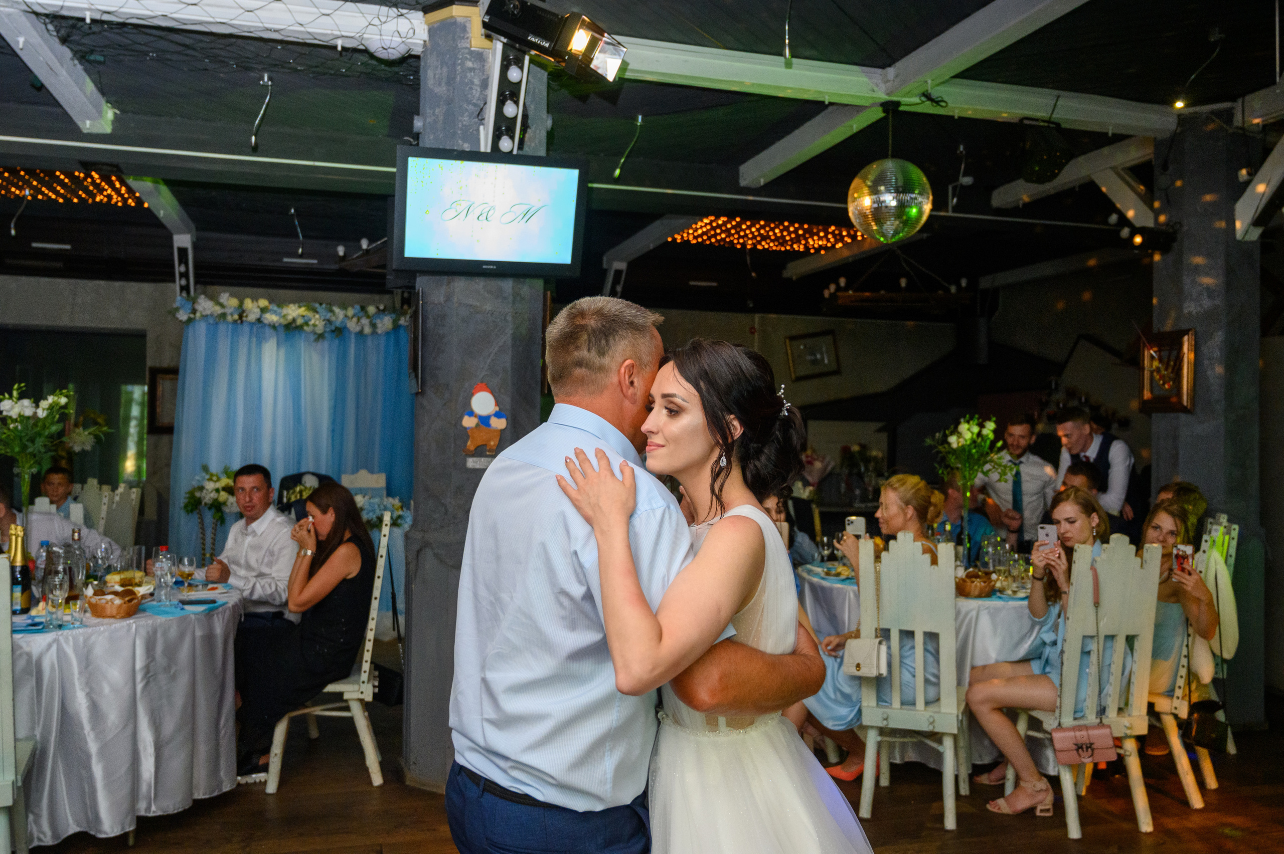 Прогулка в поле, свадьба в поле, прогулка лошади. Семейный и контент фотограф в Москве Alira