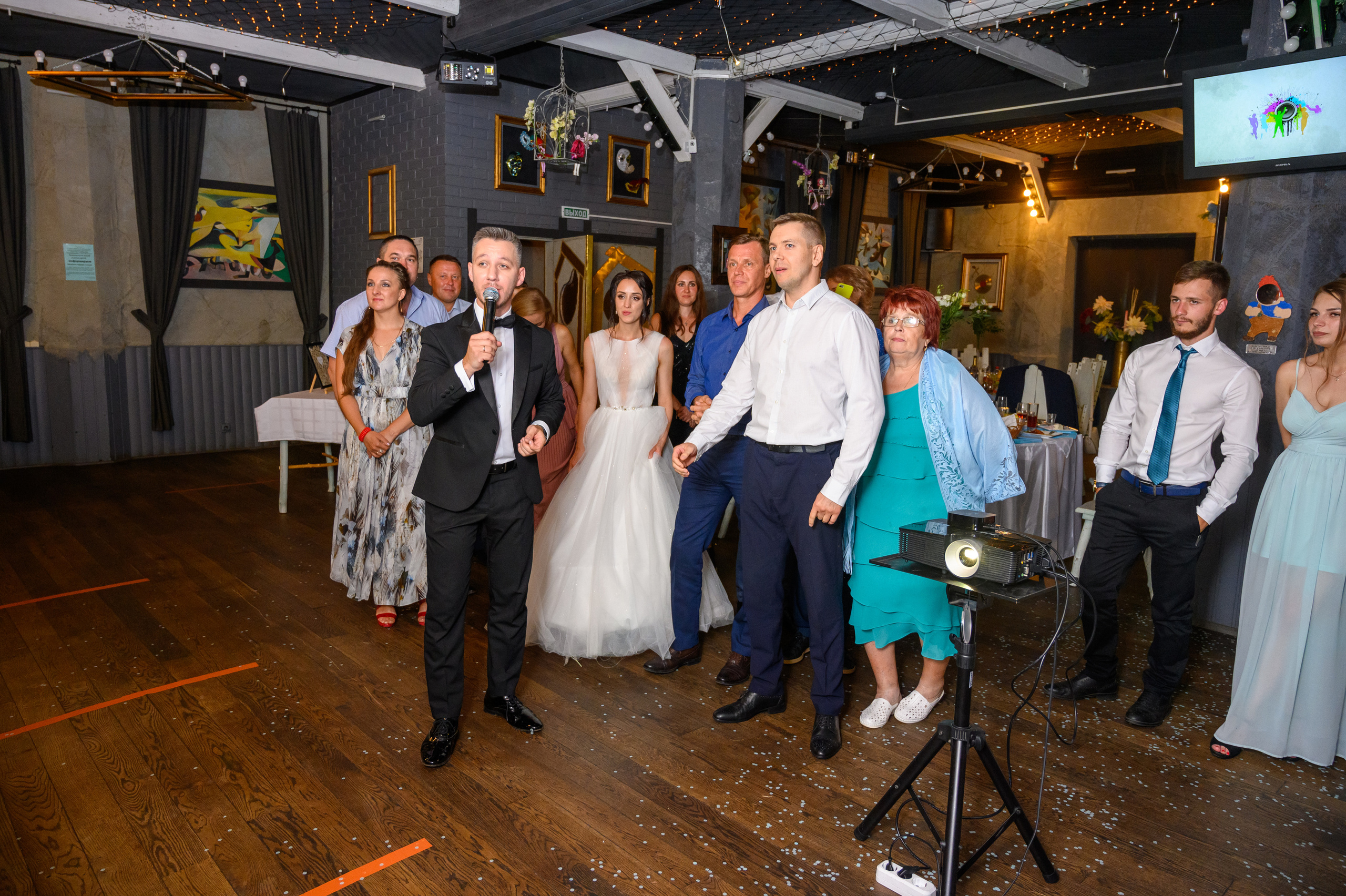 Прогулка в поле, свадьба в поле, прогулка лошади. Семейный и контент фотограф в Москве Alira