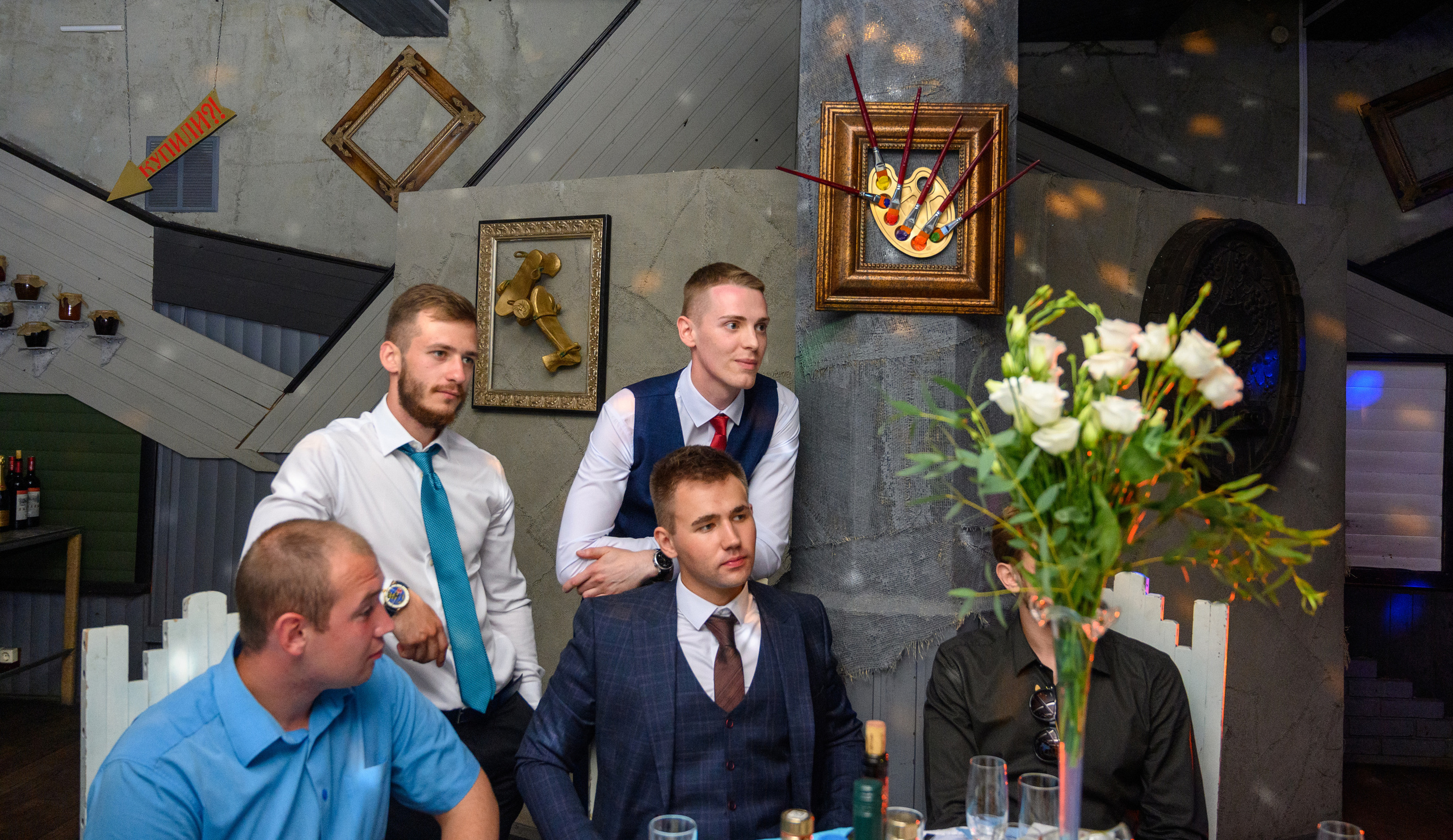 Прогулка в поле, свадьба в поле, прогулка лошади. Семейный и контент фотограф в Москве Alira