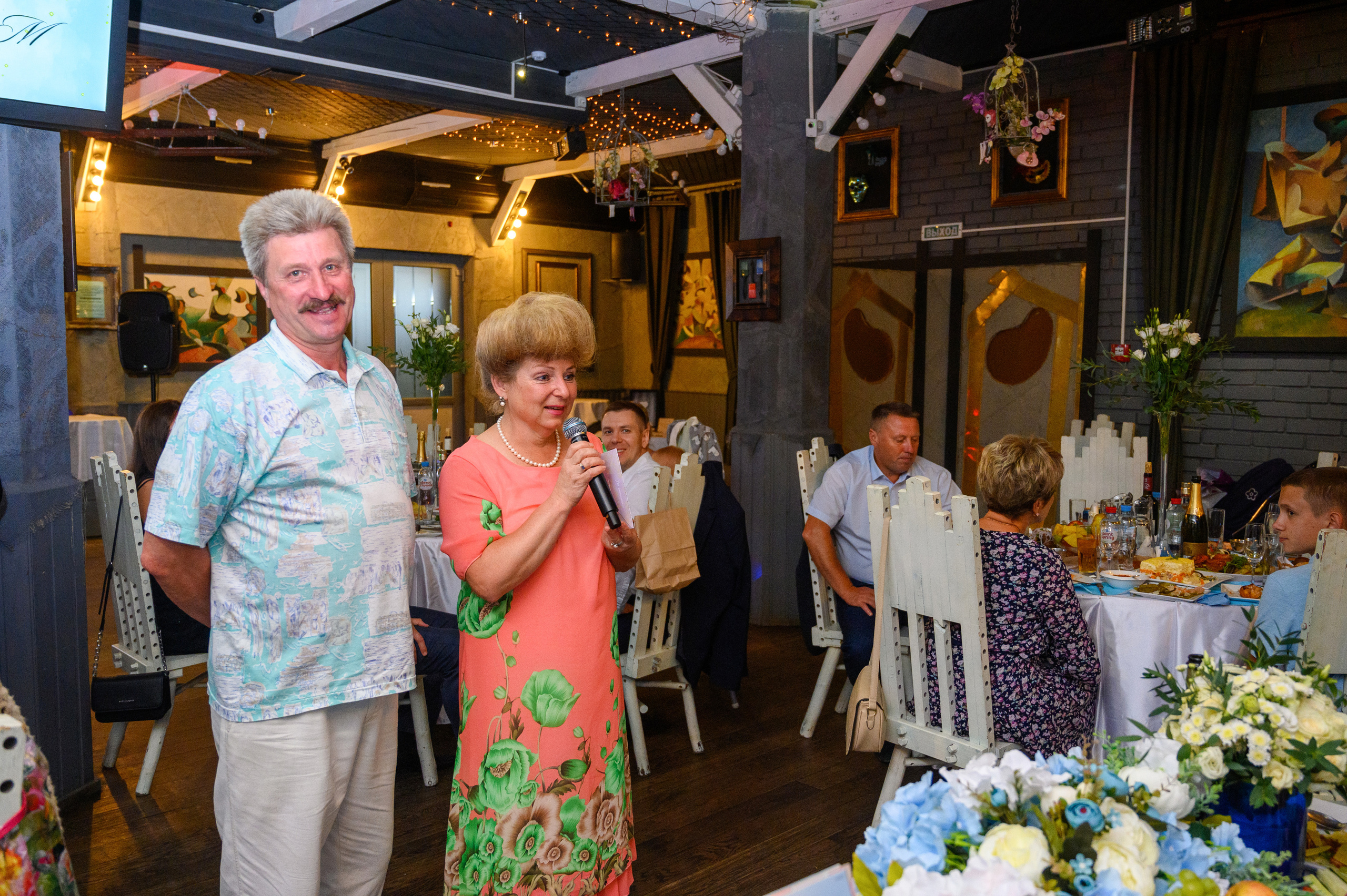 Прогулка в поле, свадьба в поле, прогулка лошади. Семейный и контент фотограф в Москве Alira